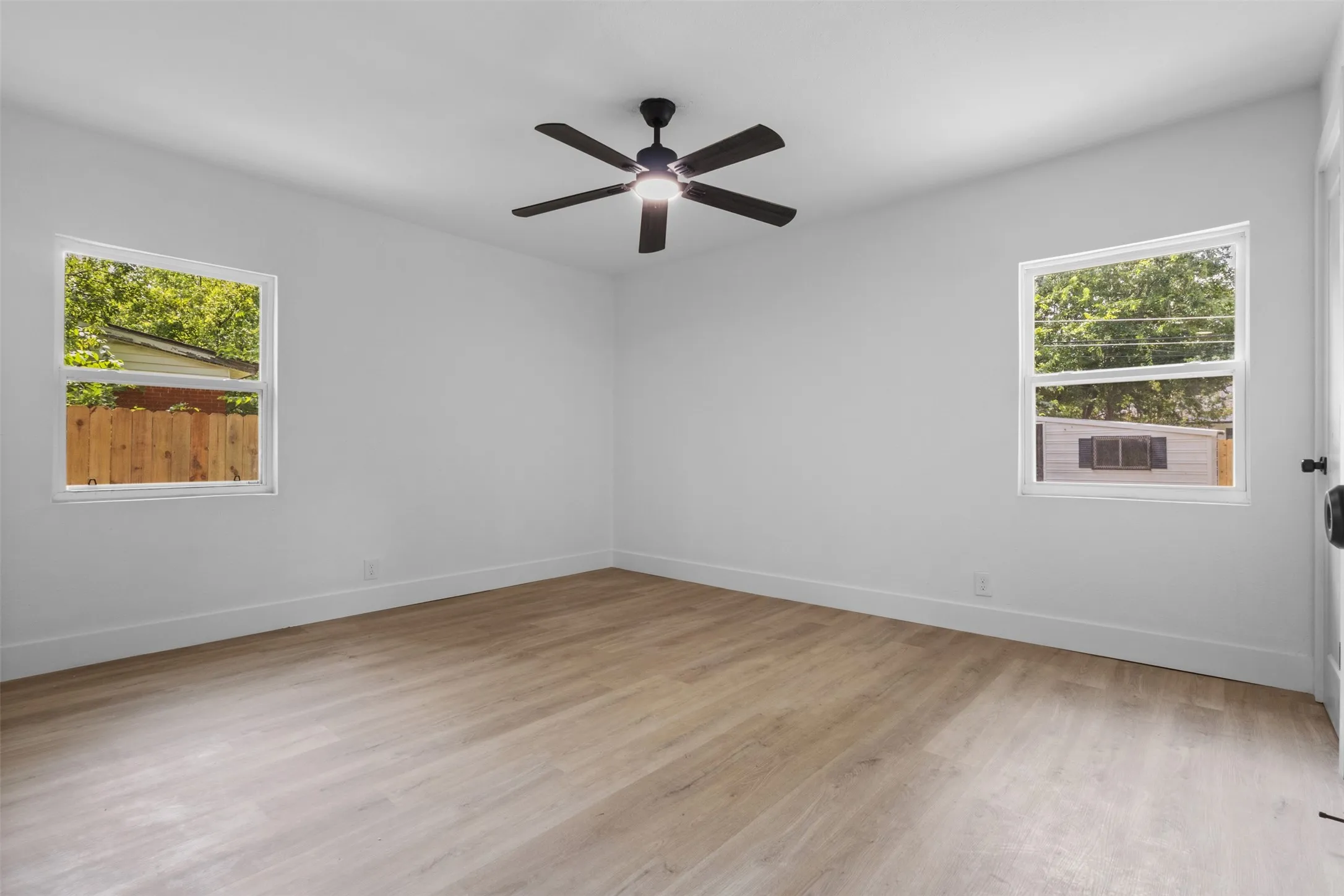 Single Family Residence For Sale in Dallas County , 2938 Hillglenn Road, Dallas, Texas 75228, 4 Bedroom, 3 Bathroom, 1 Garage spaces, 1,388 Sqft, built in 1954, mls#21337391, Real Estate Agent in Dallas, Homes For Sale in Dallas county, Homes For Sale in Dallas, Realtor in Dallas Texas, Real Estate Brokerage Independent Realty Texas, Luminita Cordes Realtor