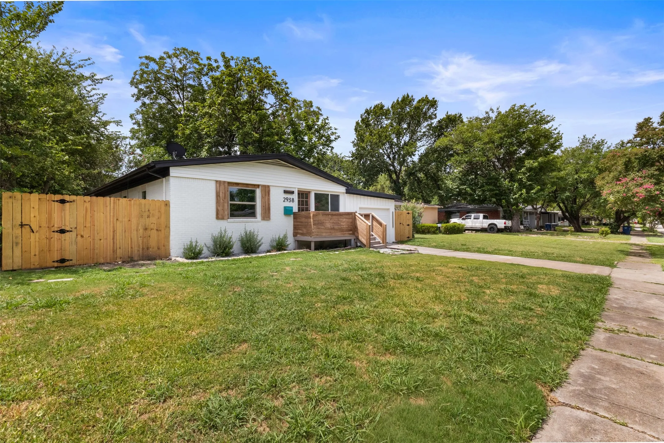 Single Family Residence For Sale in Dallas County , 2938 Hillglenn Road, Dallas, Texas 75228, 4 Bedroom, 3 Bathroom, 1 Garage spaces, 1,388 Sqft, built in 1954, mls#21337391, Real Estate Agent in Dallas, Homes For Sale in Dallas county, Homes For Sale in Dallas, Realtor in Dallas Texas, Real Estate Brokerage Independent Realty Texas, Luminita Cordes Realtor