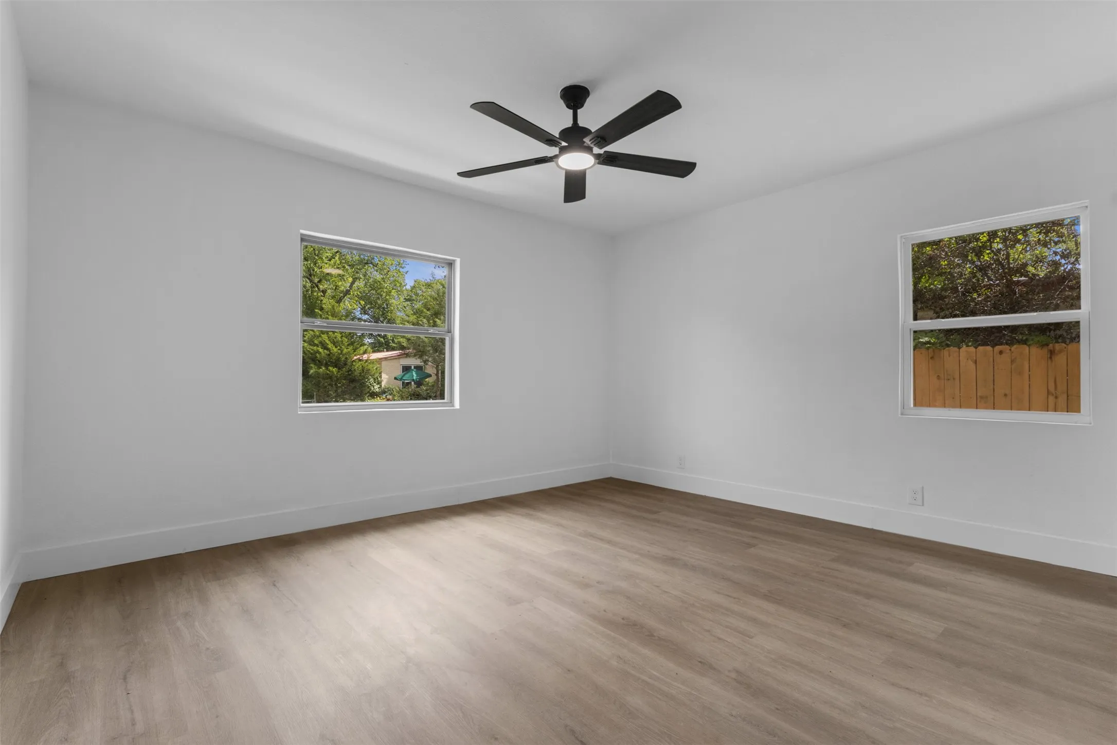 Single Family Residence For Sale in Dallas County , 2938 Hillglenn Road, Dallas, Texas 75228, 4 Bedroom, 3 Bathroom, 1 Garage spaces, 1,388 Sqft, built in 1954, mls#21337391, Real Estate Agent in Dallas, Homes For Sale in Dallas county, Homes For Sale in Dallas, Realtor in Dallas Texas, Real Estate Brokerage Independent Realty Texas, Luminita Cordes Realtor