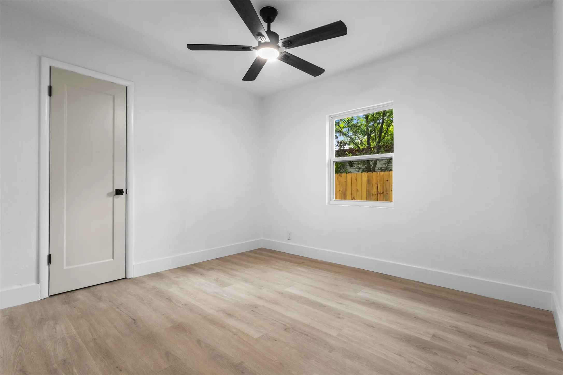 Single Family Residence For Sale in Dallas County , 2938 Hillglenn Road, Dallas, Texas 75228, 4 Bedroom, 3 Bathroom, 1 Garage spaces, 1,388 Sqft, built in 1954, mls#21337391, Real Estate Agent in Dallas, Homes For Sale in Dallas county, Homes For Sale in Dallas, Realtor in Dallas Texas, Real Estate Brokerage Independent Realty Texas, Luminita Cordes Realtor