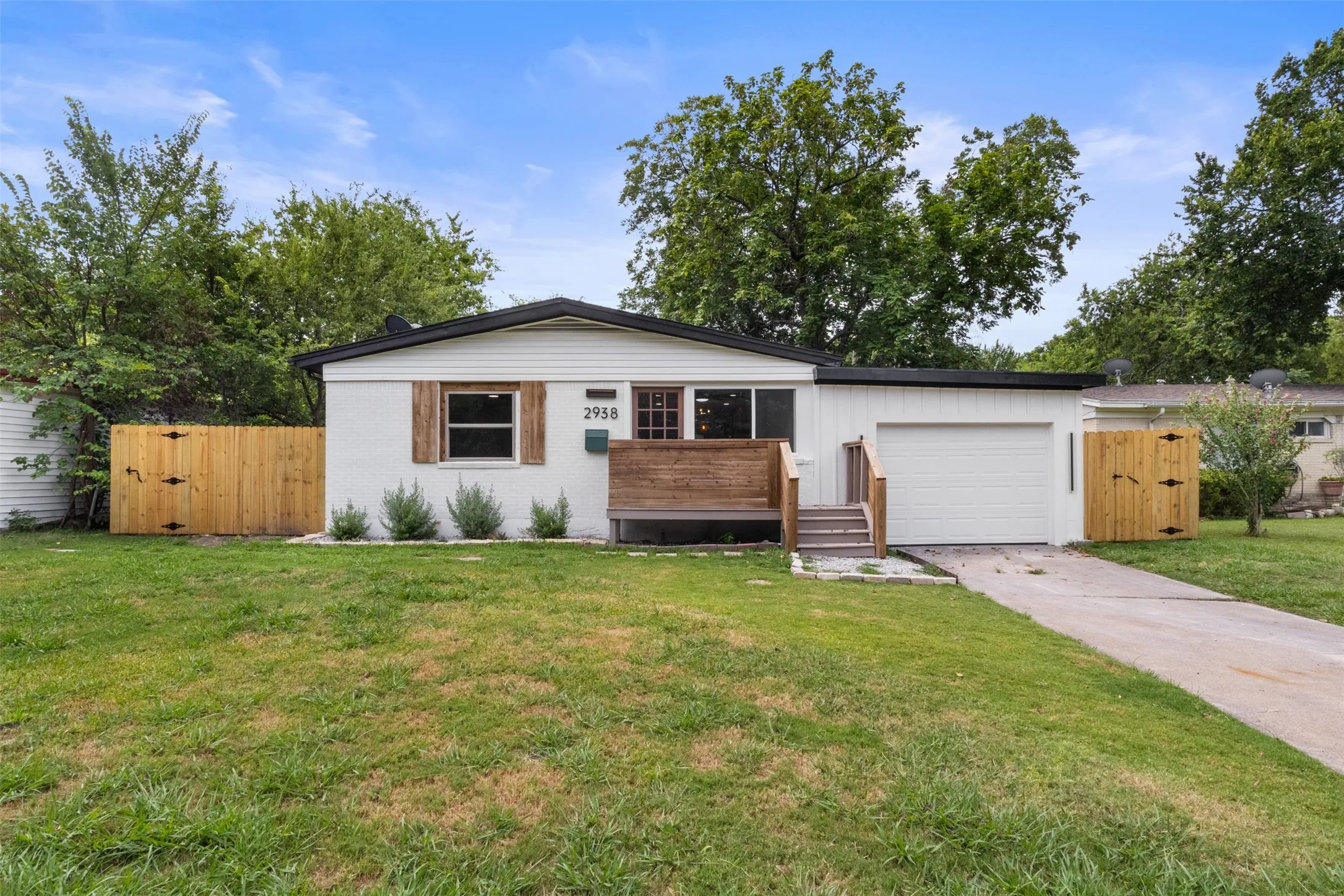 Single Family Residence For Sale in Dallas County , 2938 Hillglenn Road, Dallas, Texas 75228, 4 Bedroom, 3 Bathroom, 1 Garage spaces, 1,388 Sqft, built in 1954, mls#21337391, Real Estate Agent in Dallas, Homes For Sale in Dallas county, Homes For Sale in Dallas, Realtor in Dallas Texas, Real Estate Brokerage Independent Realty Texas, Luminita Cordes Realtor