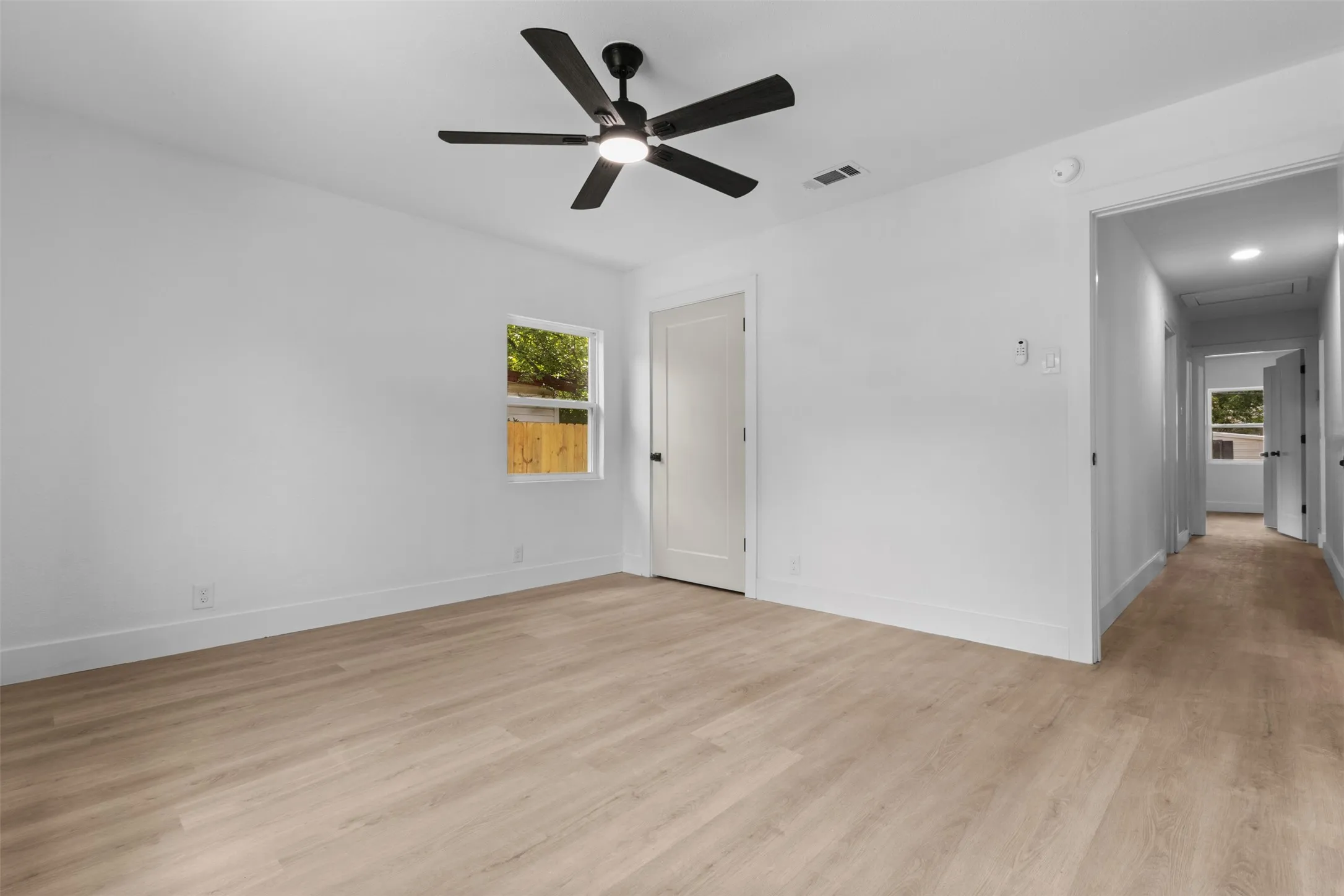 Single Family Residence For Sale in Dallas County , 2938 Hillglenn Road, Dallas, Texas 75228, 4 Bedroom, 3 Bathroom, 1 Garage spaces, 1,388 Sqft, built in 1954, mls#21337391, Real Estate Agent in Dallas, Homes For Sale in Dallas county, Homes For Sale in Dallas, Realtor in Dallas Texas, Real Estate Brokerage Independent Realty Texas, Luminita Cordes Realtor