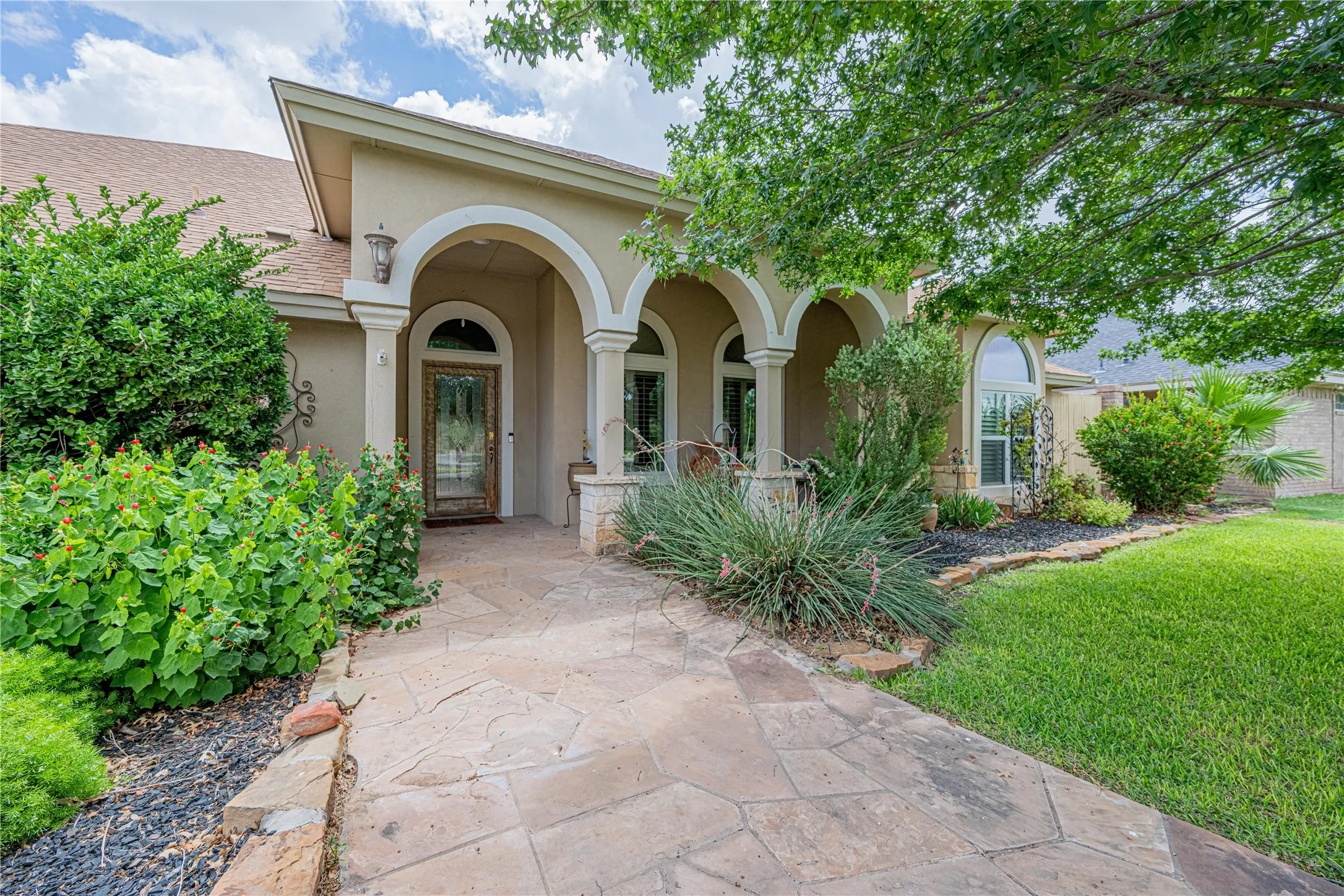 Single Family Residence For Sale in Midland County , 3106 San Jose Dr Drive, Odessa, Texas 79765, 4 Bedroom, 3 Bathroom, 3 Garage spaces, 2,835 Sqft, built in 2003, mls#21337540, Real Estate Agent in Odessa, Homes For Sale in Midland county, Homes For Sale in Odessa, Realtor in Odessa Texas, Real Estate Brokerage Independent Realty Texas, Luminita Cordes Realtor