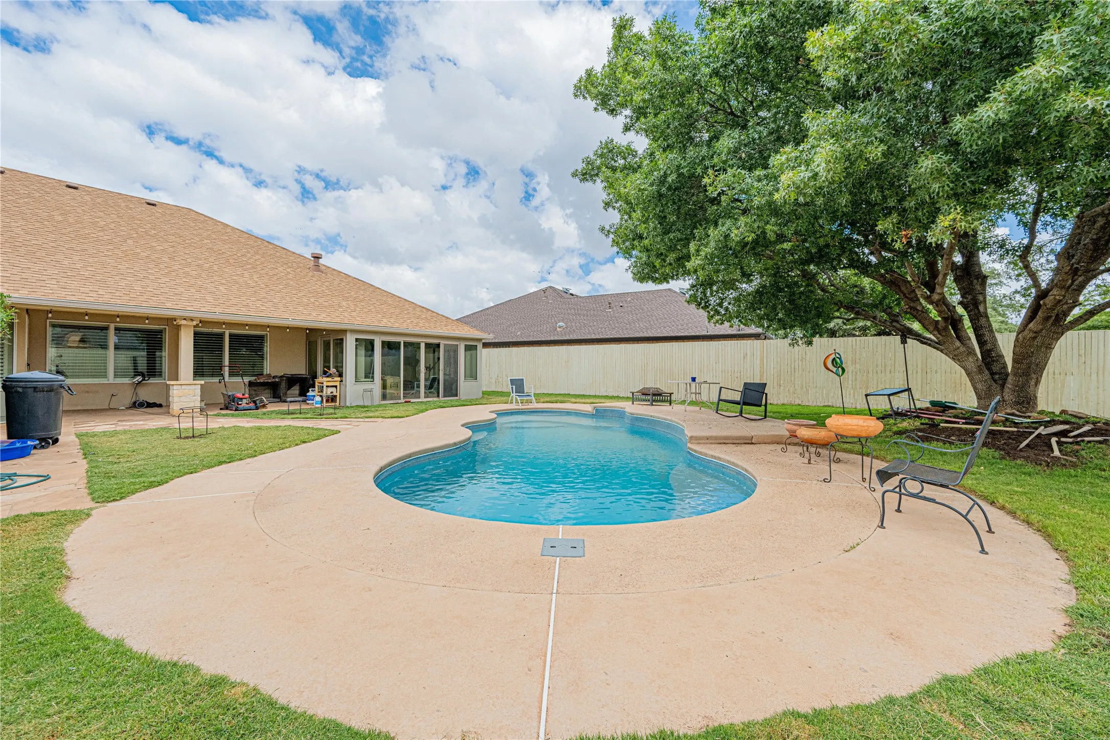 Single Family Residence For Sale in Midland County , 3106 San Jose Dr Drive, Odessa, Texas 79765, 4 Bedroom, 3 Bathroom, 3 Garage spaces, 2,835 Sqft, built in 2003, mls#21337540, Real Estate Agent in Odessa, Homes For Sale in Midland county, Homes For Sale in Odessa, Realtor in Odessa Texas, Real Estate Brokerage Independent Realty Texas, Luminita Cordes Realtor