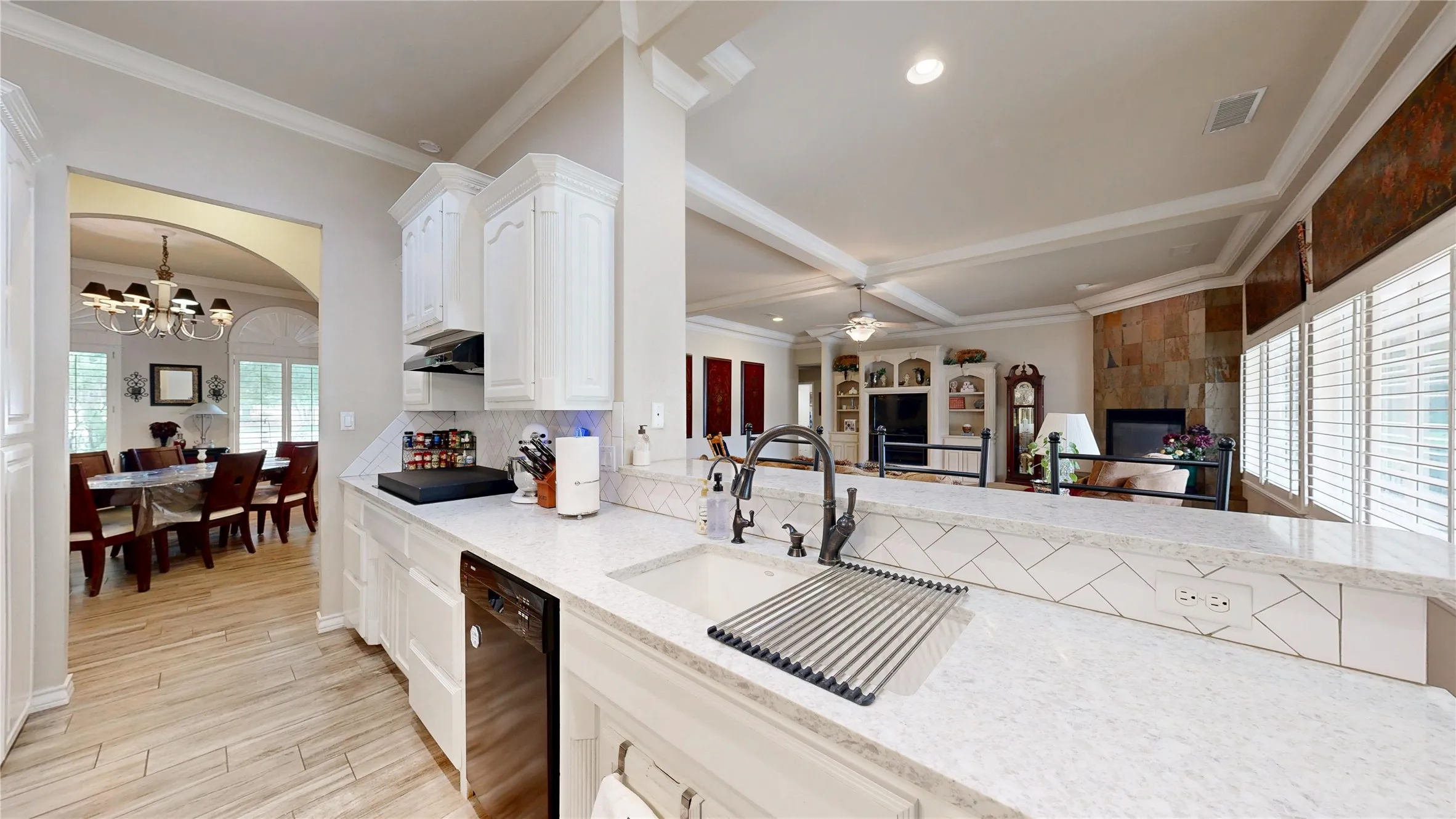 Single Family Residence For Sale in Midland County , 3106 San Jose Dr Drive, Odessa, Texas 79765, 4 Bedroom, 3 Bathroom, 3 Garage spaces, 2,835 Sqft, built in 2003, mls#21337540, Real Estate Agent in Odessa, Homes For Sale in Midland county, Homes For Sale in Odessa, Realtor in Odessa Texas, Real Estate Brokerage Independent Realty Texas, Luminita Cordes Realtor