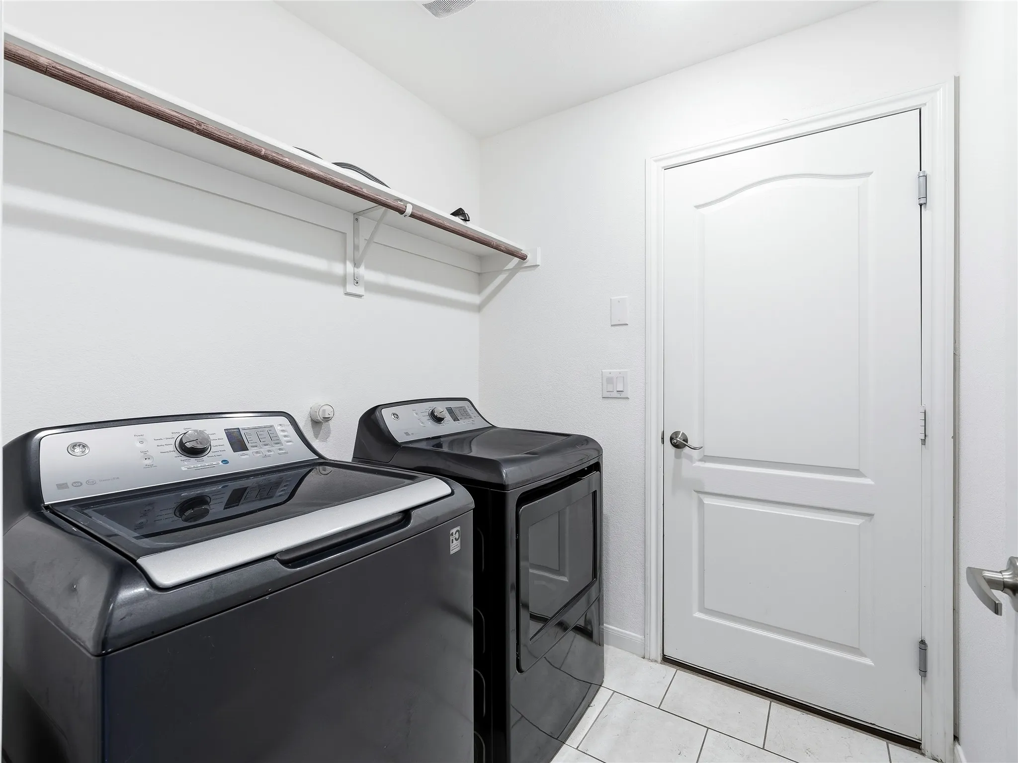 Single Family Residence For Rent in Denton County , 1204 Sumner Street, Aubrey, Texas 76227, 4 Bedroom, 3 Bathroom, 2 Garage spaces, 2,504 Sqft, built in 2022, Price $2,650, mls#21333987, Real Estate Agent in Aubrey, Homes For Rent in Denton county, Homes For Rent in Aubrey, Realtor in Aubrey Texas, Real Estate Brokerage Independent Realty Texas, Luminita Cordes Realtor