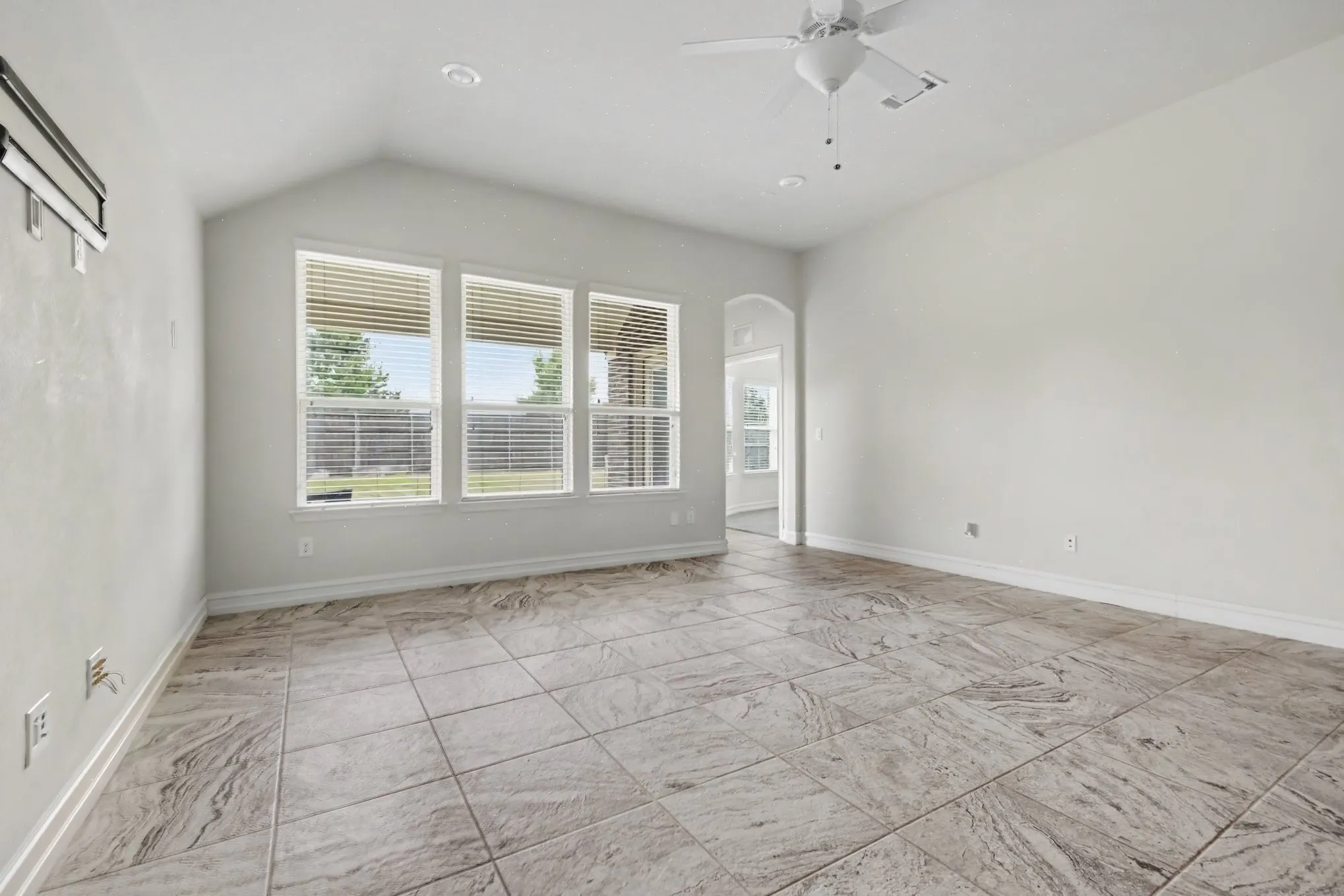 Single Family Residence For Sale in Denton County , 2225 Candler Club Way, Little Elm, Texas 75068, 4 Bedroom, 3 Bathroom, 2 Garage spaces, 2,235 Sqft, built in 2015, mls#21336975, Real Estate Agent in Little Elm, Homes For Sale in Denton county, Homes For Sale in Little Elm, Realtor in Little Elm Texas, Real Estate Brokerage Independent Realty Texas, Luminita Cordes Realtor