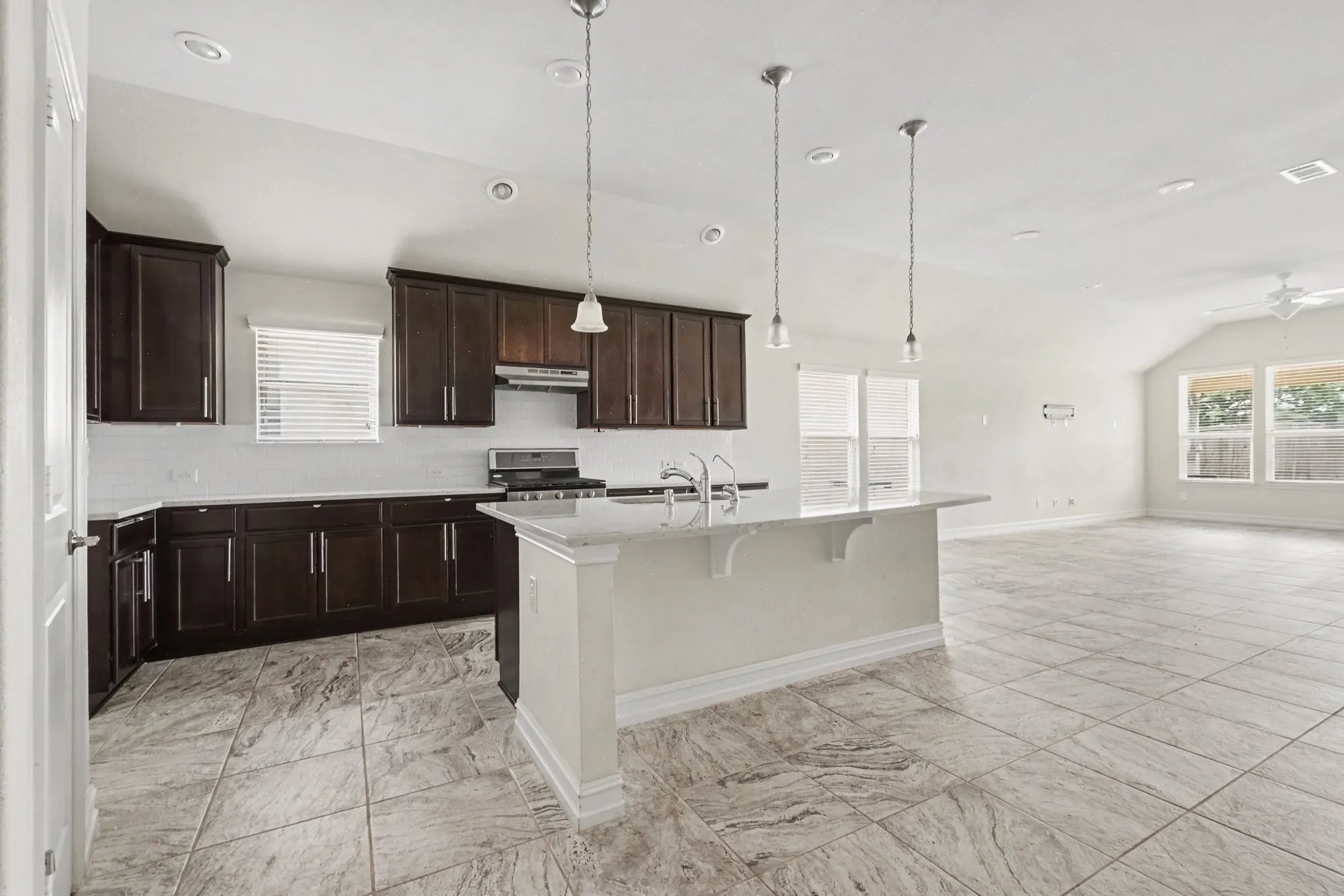 Single Family Residence For Sale in Denton County , 2225 Candler Club Way, Little Elm, Texas 75068, 4 Bedroom, 3 Bathroom, 2 Garage spaces, 2,235 Sqft, built in 2015, mls#21336975, Real Estate Agent in Little Elm, Homes For Sale in Denton county, Homes For Sale in Little Elm, Realtor in Little Elm Texas, Real Estate Brokerage Independent Realty Texas, Luminita Cordes Realtor