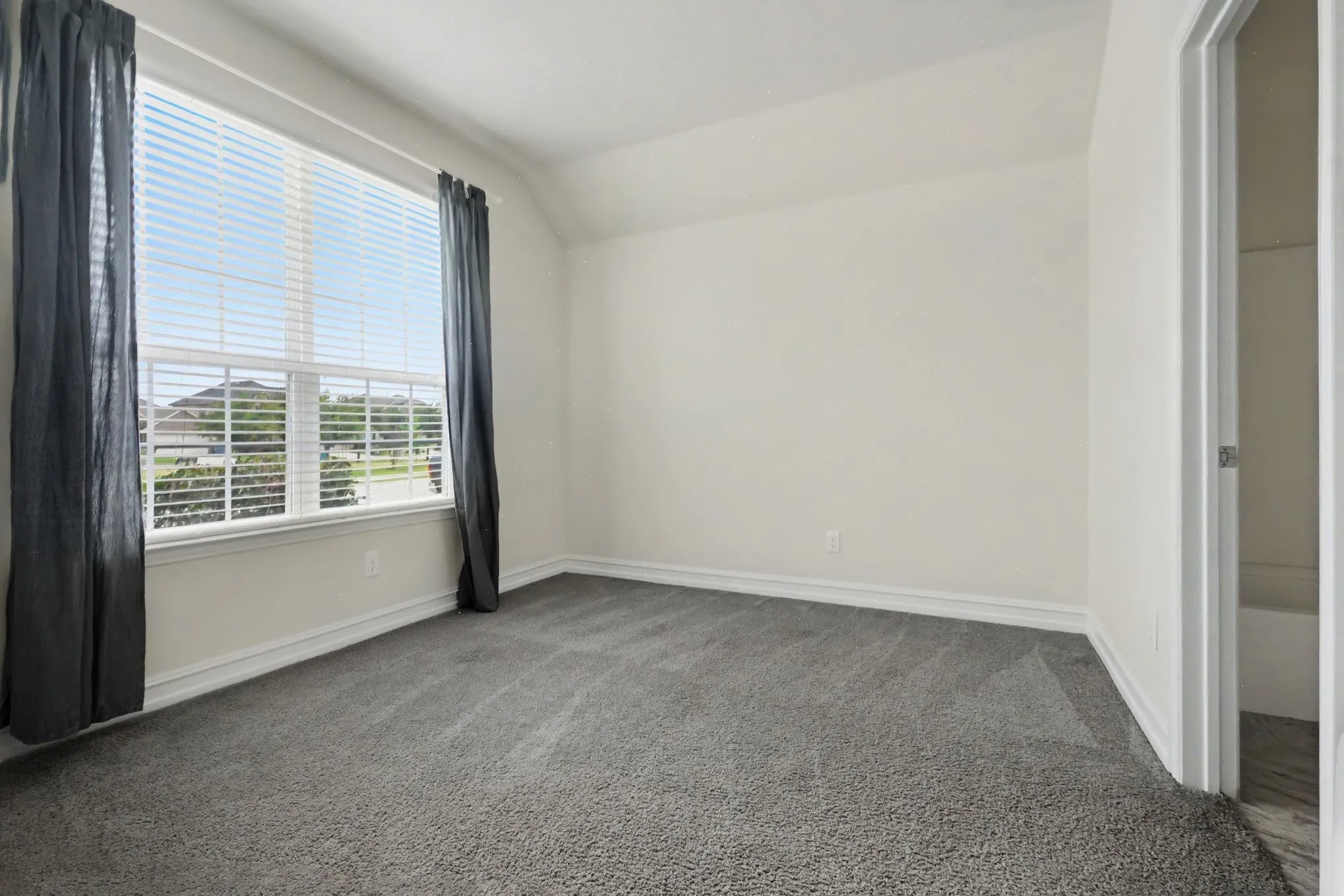 Single Family Residence For Sale in Denton County , 2225 Candler Club Way, Little Elm, Texas 75068, 4 Bedroom, 3 Bathroom, 2 Garage spaces, 2,235 Sqft, built in 2015, mls#21336975, Real Estate Agent in Little Elm, Homes For Sale in Denton county, Homes For Sale in Little Elm, Realtor in Little Elm Texas, Real Estate Brokerage Independent Realty Texas, Luminita Cordes Realtor