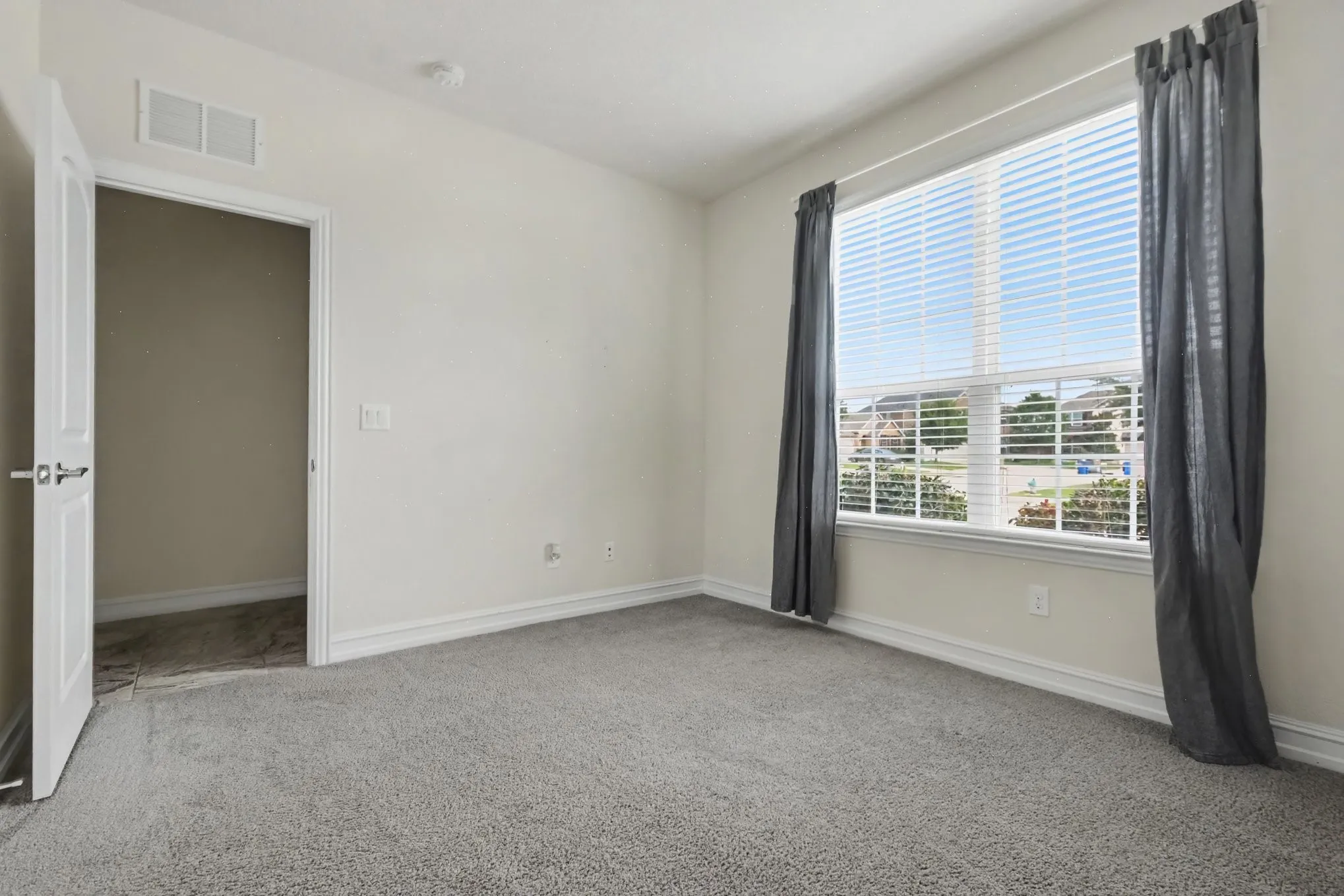 Single Family Residence For Sale in Denton County , 2225 Candler Club Way, Little Elm, Texas 75068, 4 Bedroom, 3 Bathroom, 2 Garage spaces, 2,235 Sqft, built in 2015, mls#21336975, Real Estate Agent in Little Elm, Homes For Sale in Denton county, Homes For Sale in Little Elm, Realtor in Little Elm Texas, Real Estate Brokerage Independent Realty Texas, Luminita Cordes Realtor
