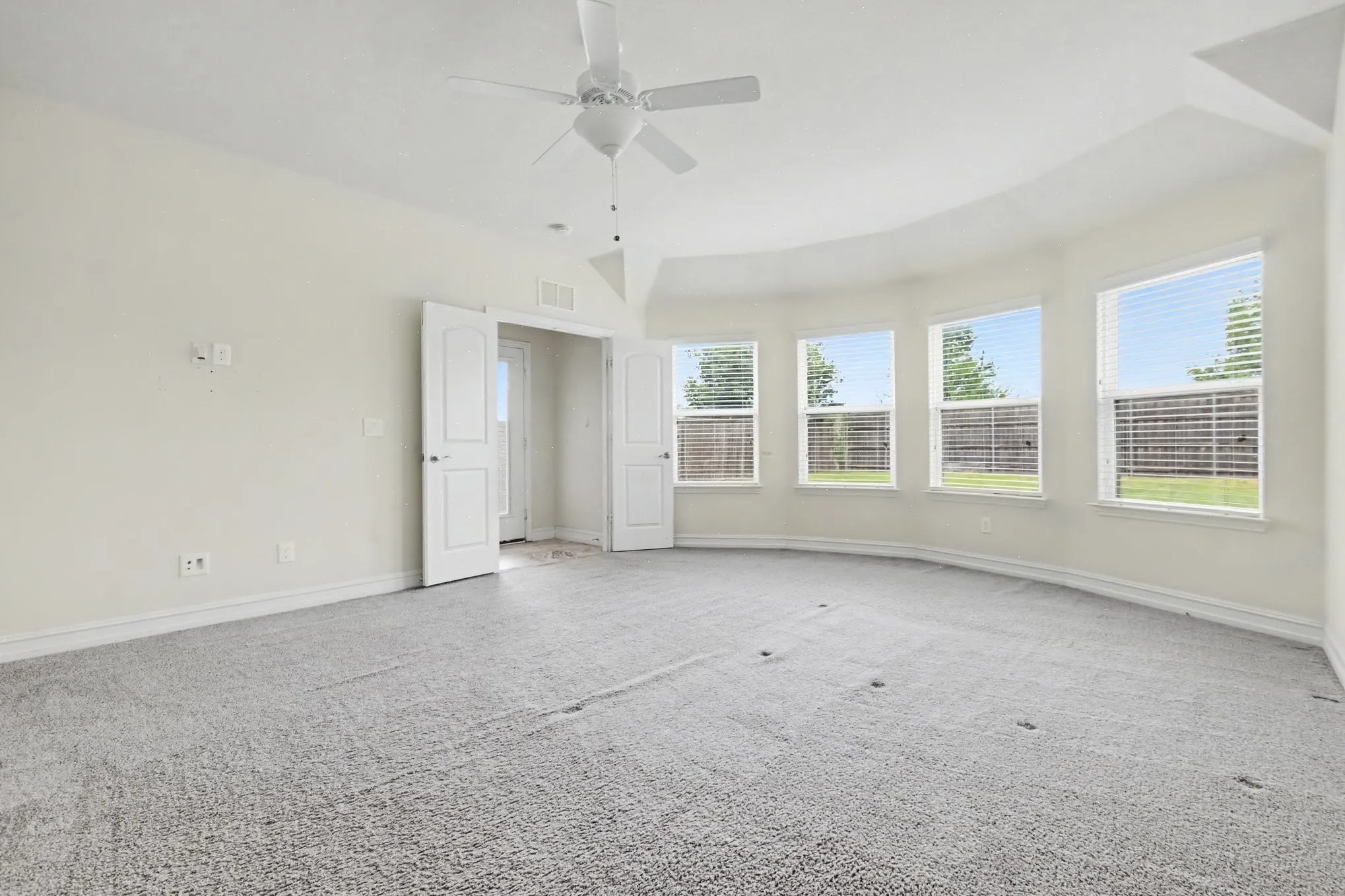 Single Family Residence For Sale in Denton County , 2225 Candler Club Way, Little Elm, Texas 75068, 4 Bedroom, 3 Bathroom, 2 Garage spaces, 2,235 Sqft, built in 2015, mls#21336975, Real Estate Agent in Little Elm, Homes For Sale in Denton county, Homes For Sale in Little Elm, Realtor in Little Elm Texas, Real Estate Brokerage Independent Realty Texas, Luminita Cordes Realtor