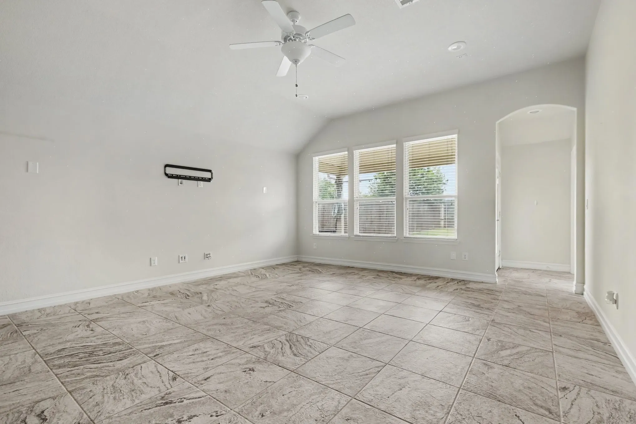 Single Family Residence For Sale in Denton County , 2225 Candler Club Way, Little Elm, Texas 75068, 4 Bedroom, 3 Bathroom, 2 Garage spaces, 2,235 Sqft, built in 2015, mls#21336975, Real Estate Agent in Little Elm, Homes For Sale in Denton county, Homes For Sale in Little Elm, Realtor in Little Elm Texas, Real Estate Brokerage Independent Realty Texas, Luminita Cordes Realtor