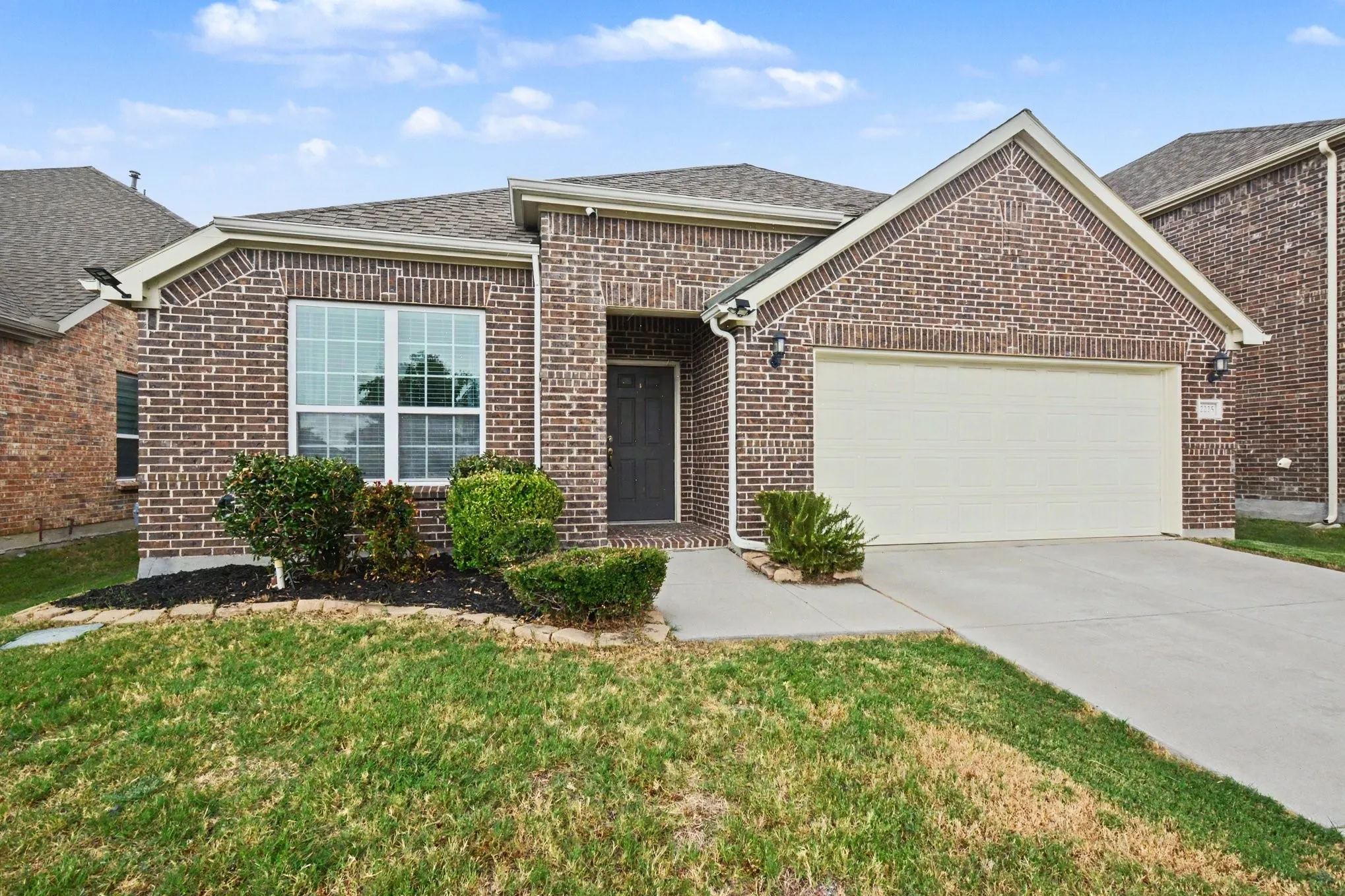Single Family Residence For Sale in Denton County , 2225 Candler Club Way, Little Elm, Texas 75068, 4 Bedroom, 3 Bathroom, 2 Garage spaces, 2,235 Sqft, built in 2015, mls#21336975, Real Estate Agent in Little Elm, Homes For Sale in Denton county, Homes For Sale in Little Elm, Realtor in Little Elm Texas, Real Estate Brokerage Independent Realty Texas, Luminita Cordes Realtor