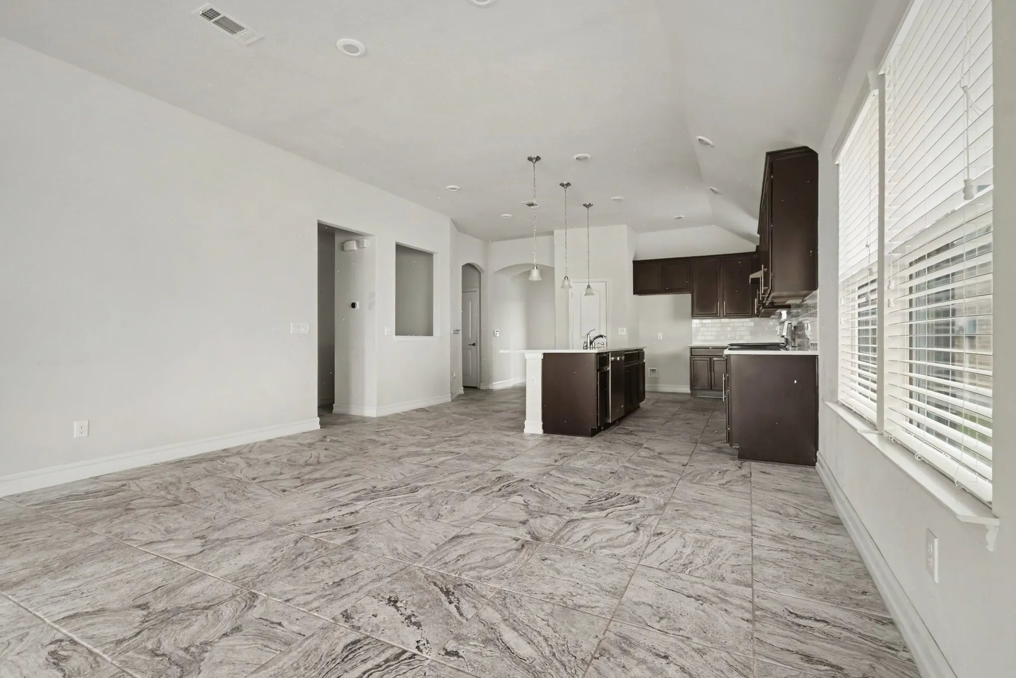 Single Family Residence For Sale in Denton County , 2225 Candler Club Way, Little Elm, Texas 75068, 4 Bedroom, 3 Bathroom, 2 Garage spaces, 2,235 Sqft, built in 2015, mls#21336975, Real Estate Agent in Little Elm, Homes For Sale in Denton county, Homes For Sale in Little Elm, Realtor in Little Elm Texas, Real Estate Brokerage Independent Realty Texas, Luminita Cordes Realtor