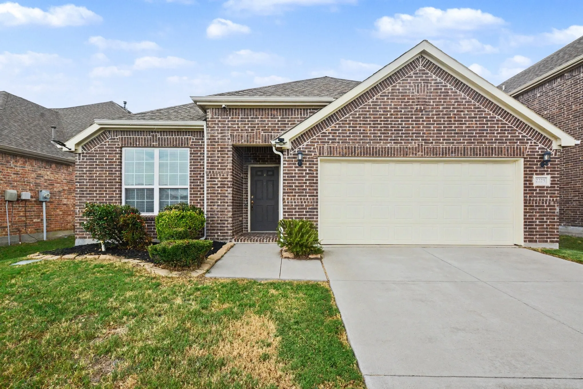 Single Family Residence For Sale in Denton County , 2225 Candler Club Way, Little Elm, Texas 75068, 4 Bedroom, 3 Bathroom, 2 Garage spaces, 2,235 Sqft, built in 2015, mls#21336975, Real Estate Agent in Little Elm, Homes For Sale in Denton county, Homes For Sale in Little Elm, Realtor in Little Elm Texas, Real Estate Brokerage Independent Realty Texas, Luminita Cordes Realtor