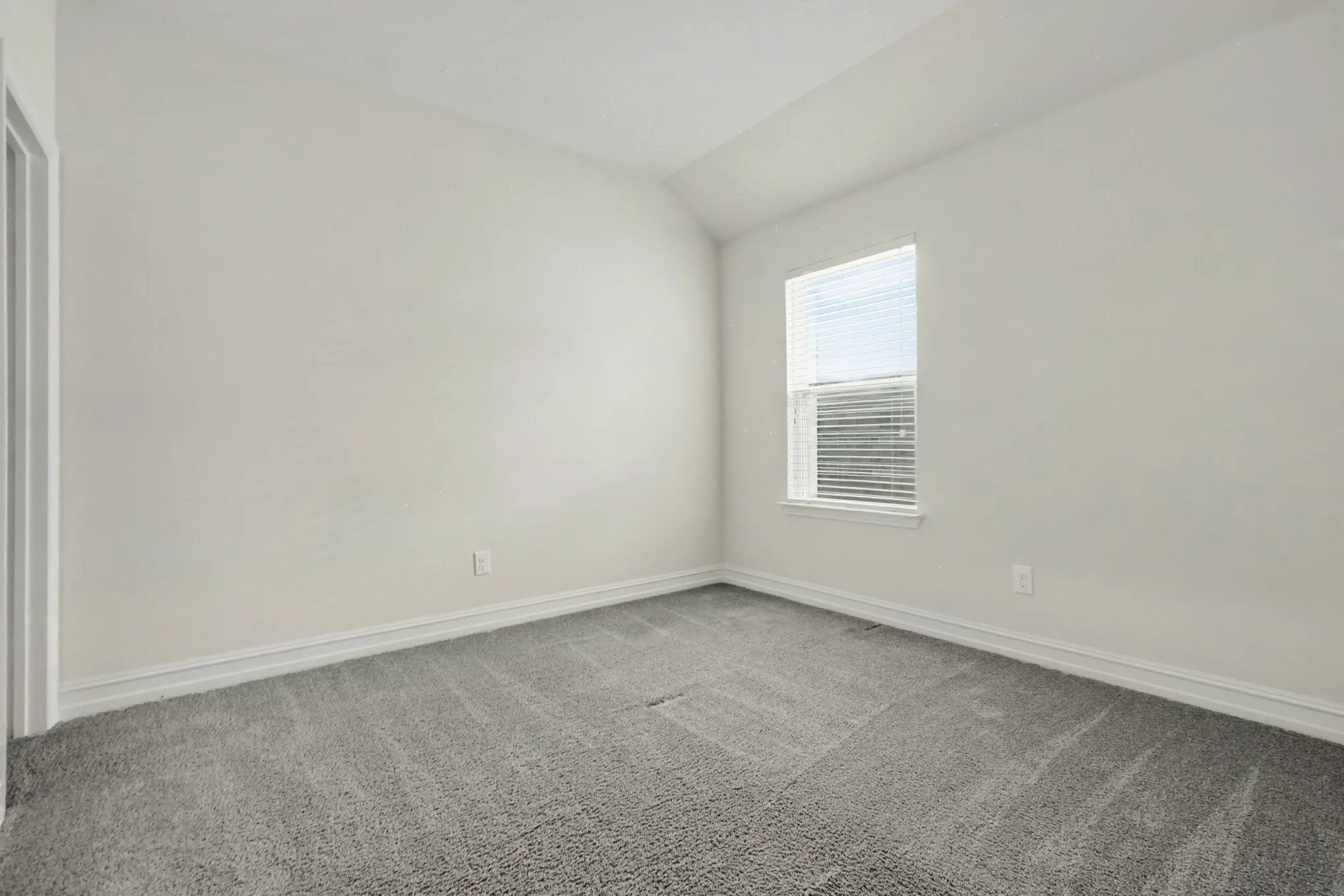 Single Family Residence For Sale in Denton County , 2225 Candler Club Way, Little Elm, Texas 75068, 4 Bedroom, 3 Bathroom, 2 Garage spaces, 2,235 Sqft, built in 2015, mls#21336975, Real Estate Agent in Little Elm, Homes For Sale in Denton county, Homes For Sale in Little Elm, Realtor in Little Elm Texas, Real Estate Brokerage Independent Realty Texas, Luminita Cordes Realtor