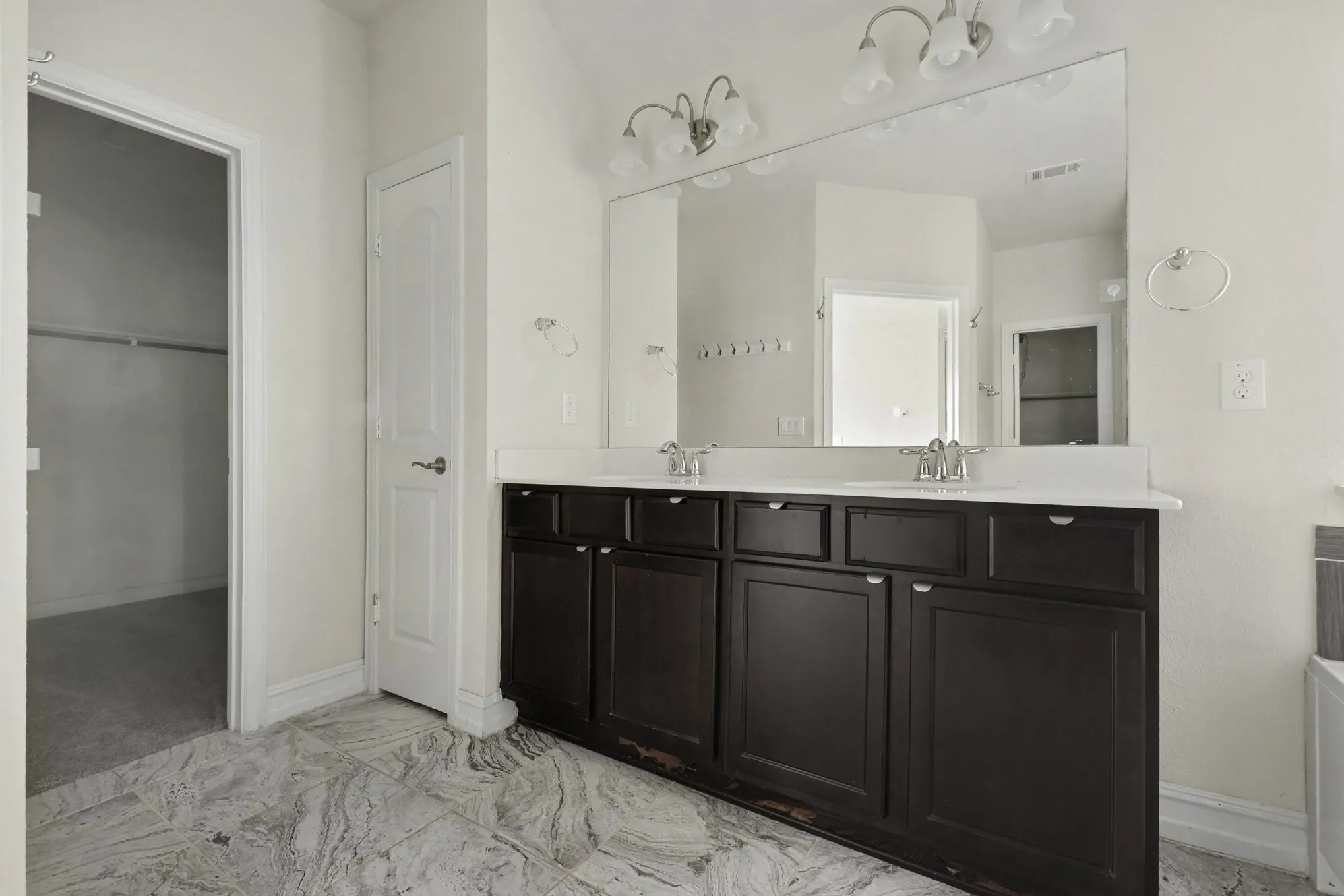 Single Family Residence For Sale in Denton County , 2225 Candler Club Way, Little Elm, Texas 75068, 4 Bedroom, 3 Bathroom, 2 Garage spaces, 2,235 Sqft, built in 2015, mls#21336975, Real Estate Agent in Little Elm, Homes For Sale in Denton county, Homes For Sale in Little Elm, Realtor in Little Elm Texas, Real Estate Brokerage Independent Realty Texas, Luminita Cordes Realtor