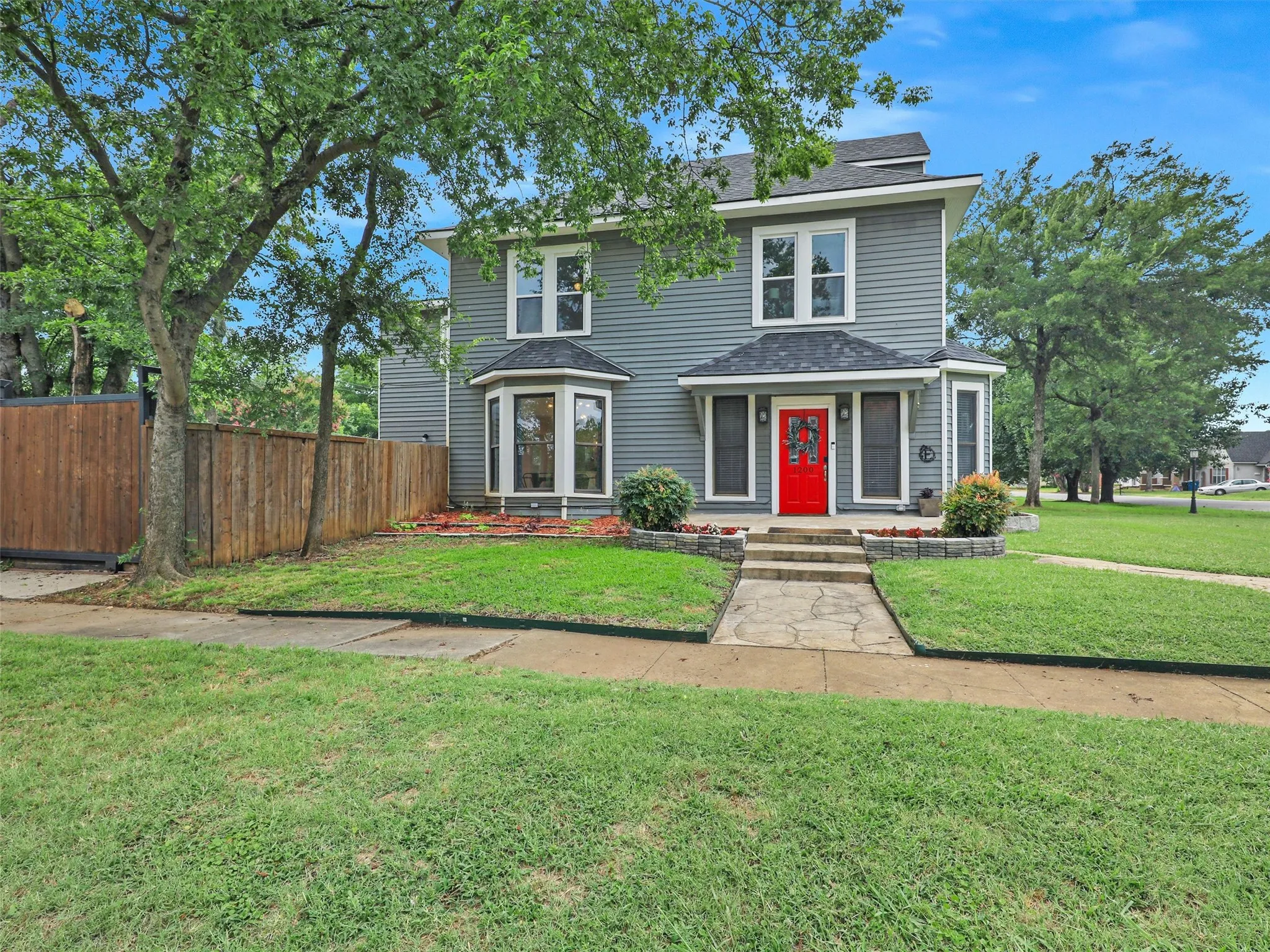 Single Family Residence For Rent in Grayson County , 1200 W Walker Street, Denison, Texas 75020, 3 Bedroom, 2 Bathroom, Garage spaces, 1,816 Sqft, built in 1926, mls#21336122, Real Estate Agent in Denison, Homes For Rent in Grayson county, Homes For Rent in Denison, Realtor in Denison Texas, Real Estate Brokerage Independent Realty Texas, Luminita Cordes Realtor