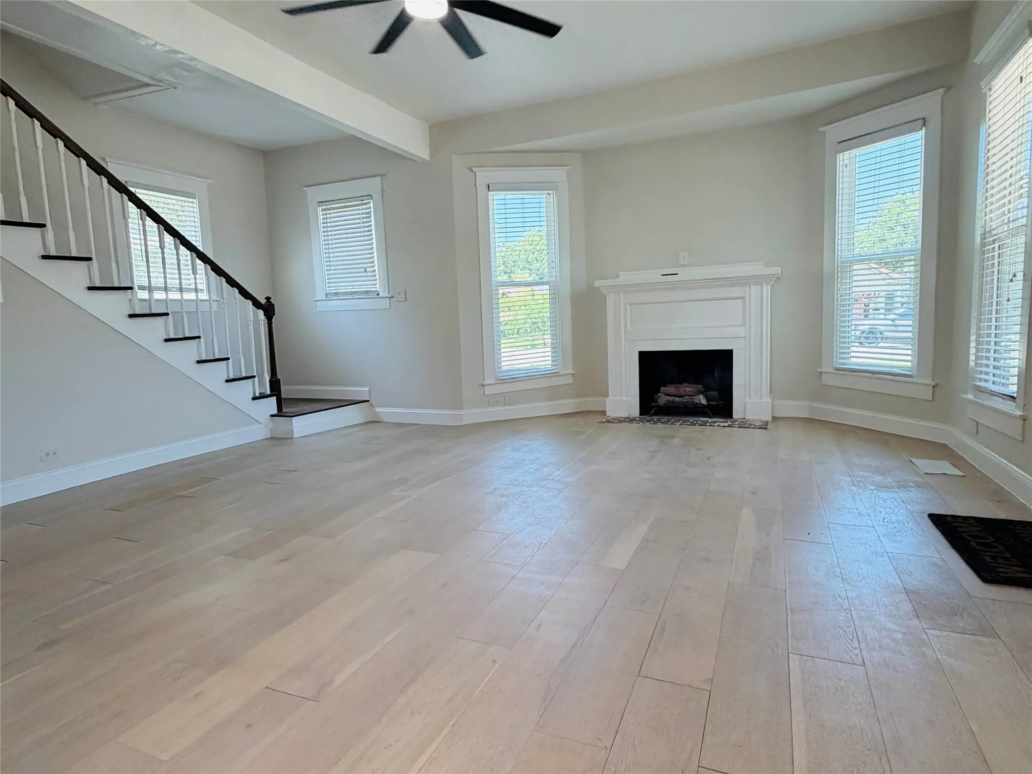 Single Family Residence For Rent in Grayson County , 1200 W Walker Street, Denison, Texas 75020, 3 Bedroom, 2 Bathroom, Garage spaces, 1,816 Sqft, built in 1926, mls#21336122, Real Estate Agent in Denison, Homes For Rent in Grayson county, Homes For Rent in Denison, Realtor in Denison Texas, Real Estate Brokerage Independent Realty Texas, Luminita Cordes Realtor