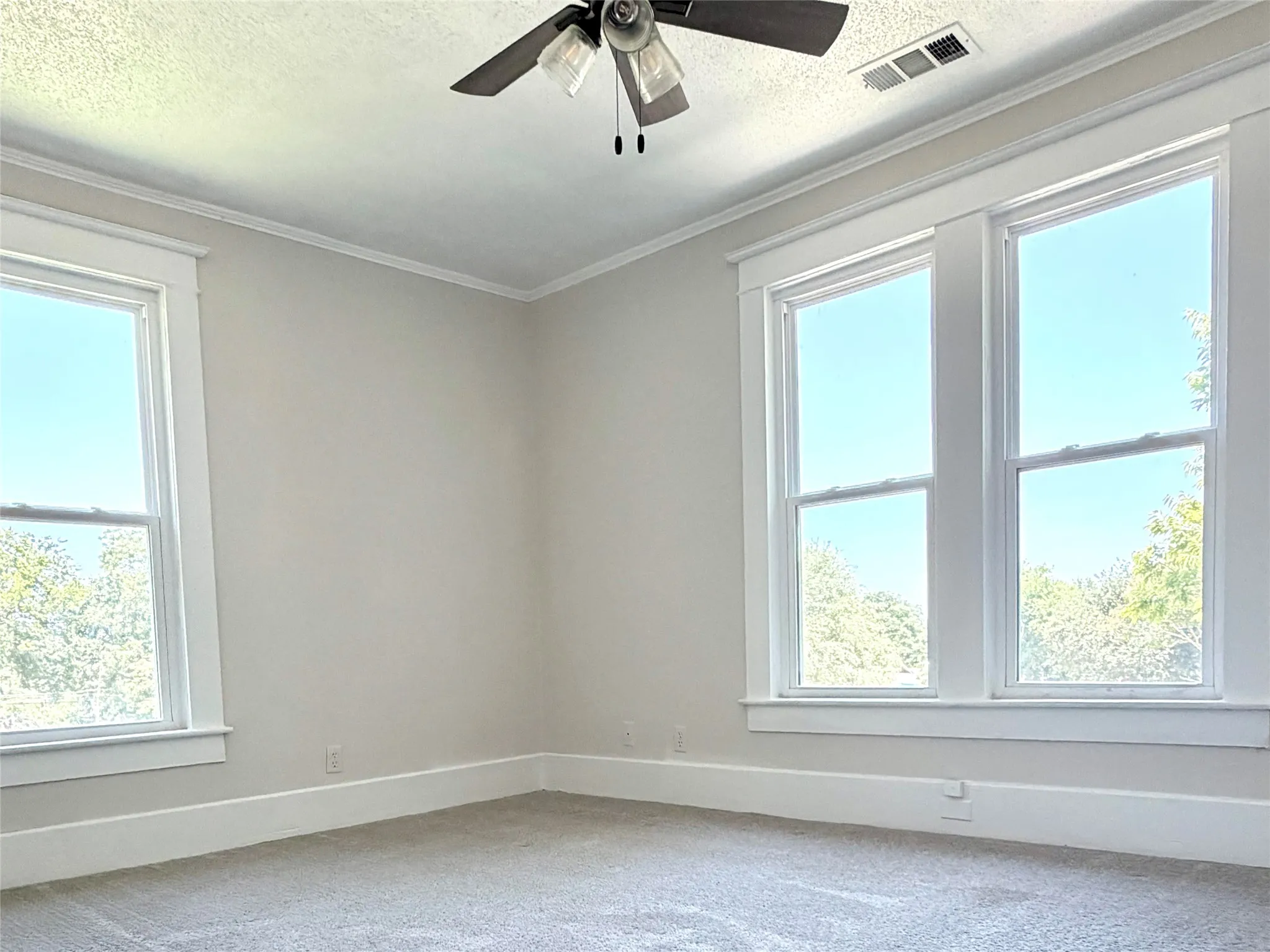 Single Family Residence For Rent in Grayson County , 1200 W Walker Street, Denison, Texas 75020, 3 Bedroom, 2 Bathroom, Garage spaces, 1,816 Sqft, built in 1926, mls#21336122, Real Estate Agent in Denison, Homes For Rent in Grayson county, Homes For Rent in Denison, Realtor in Denison Texas, Real Estate Brokerage Independent Realty Texas, Luminita Cordes Realtor