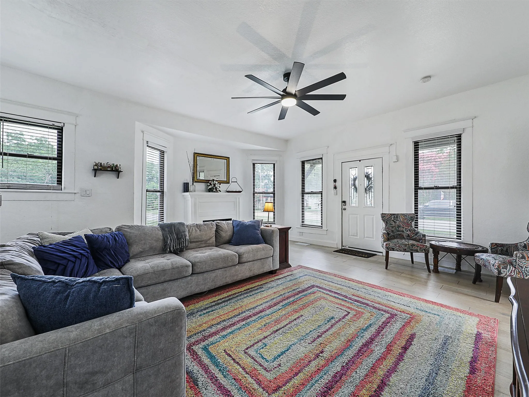 Single Family Residence For Rent in Grayson County , 1200 W Walker Street, Denison, Texas 75020, 3 Bedroom, 2 Bathroom, Garage spaces, 1,816 Sqft, built in 1926, mls#21336122, Real Estate Agent in Denison, Homes For Rent in Grayson county, Homes For Rent in Denison, Realtor in Denison Texas, Real Estate Brokerage Independent Realty Texas, Luminita Cordes Realtor