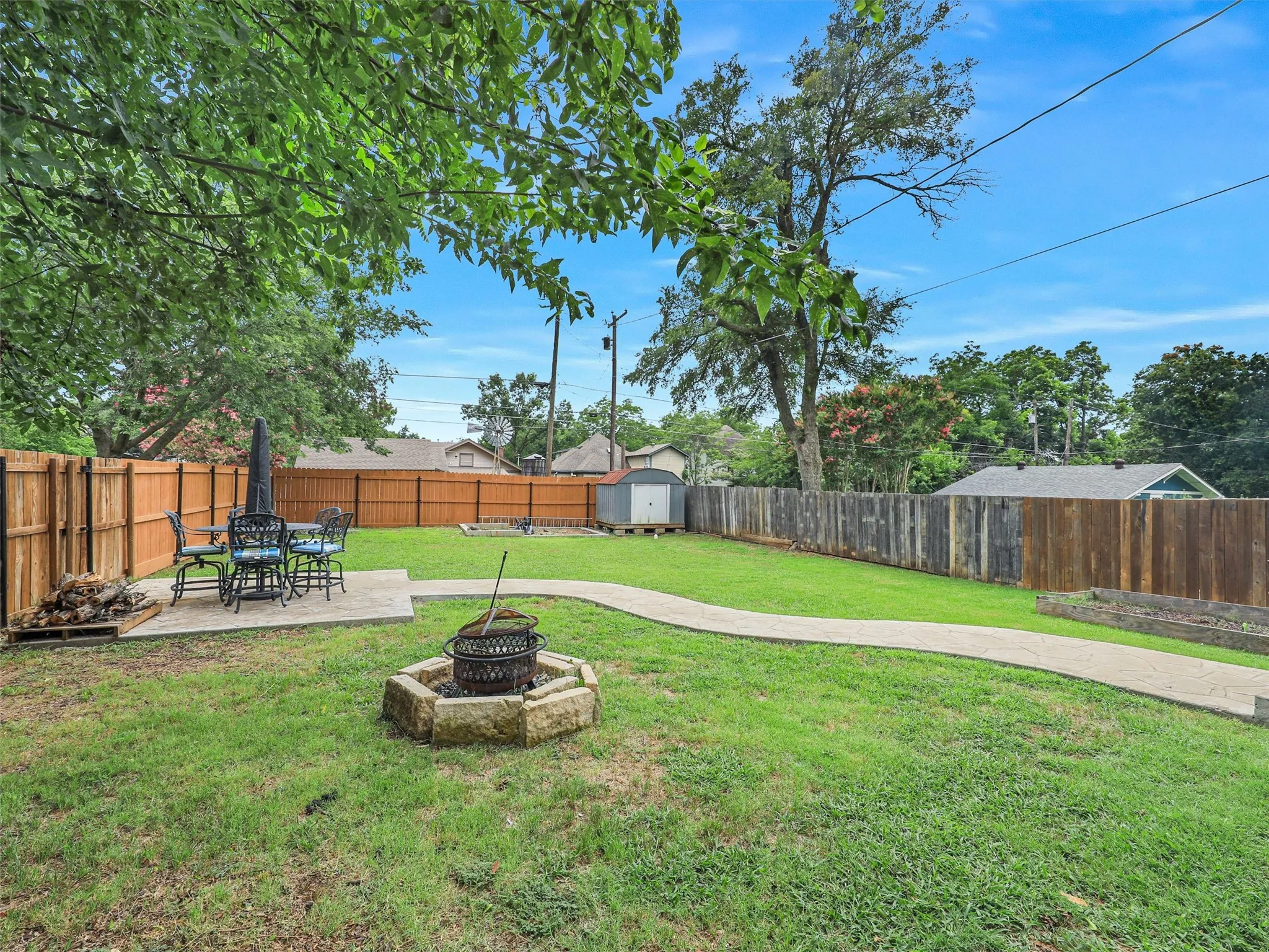 Single Family Residence For Rent in Grayson County , 1200 W Walker Street, Denison, Texas 75020, 3 Bedroom, 2 Bathroom, Garage spaces, 1,816 Sqft, built in 1926, mls#21336122, Real Estate Agent in Denison, Homes For Rent in Grayson county, Homes For Rent in Denison, Realtor in Denison Texas, Real Estate Brokerage Independent Realty Texas, Luminita Cordes Realtor