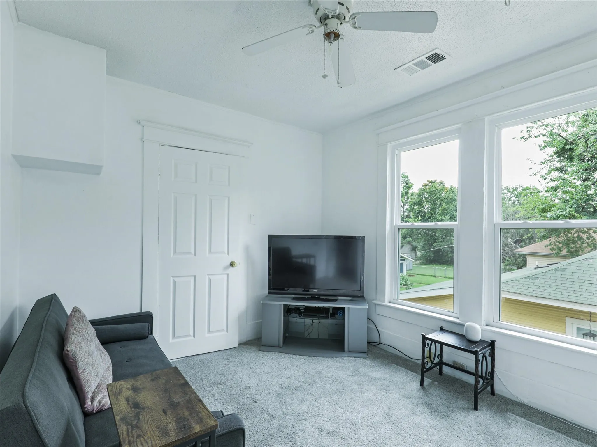 Single Family Residence For Rent in Grayson County , 1200 W Walker Street, Denison, Texas 75020, 3 Bedroom, 2 Bathroom, Garage spaces, 1,816 Sqft, built in 1926, mls#21336122, Real Estate Agent in Denison, Homes For Rent in Grayson county, Homes For Rent in Denison, Realtor in Denison Texas, Real Estate Brokerage Independent Realty Texas, Luminita Cordes Realtor