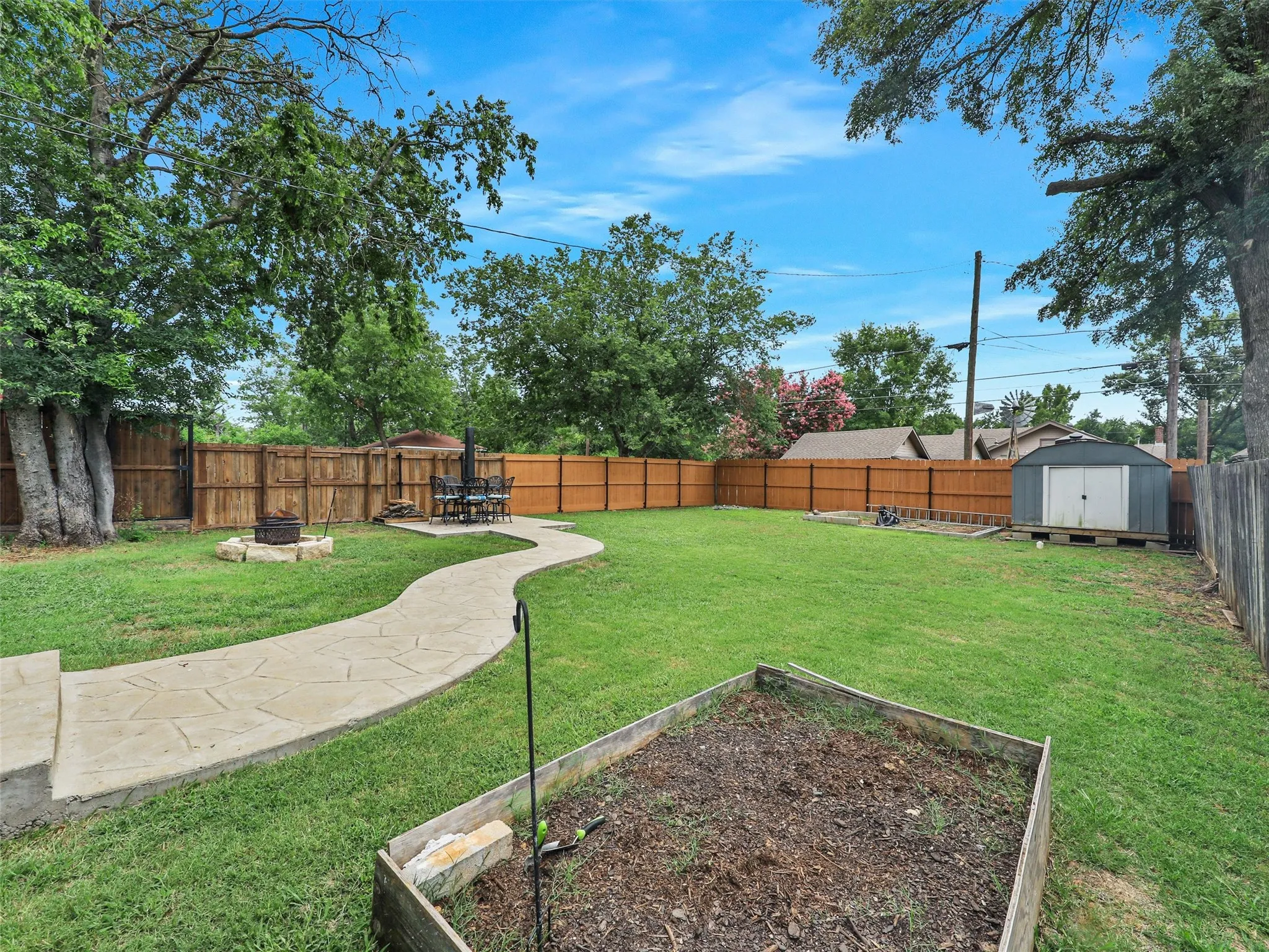 Single Family Residence For Rent in Grayson County , 1200 W Walker Street, Denison, Texas 75020, 3 Bedroom, 2 Bathroom, Garage spaces, 1,816 Sqft, built in 1926, mls#21336122, Real Estate Agent in Denison, Homes For Rent in Grayson county, Homes For Rent in Denison, Realtor in Denison Texas, Real Estate Brokerage Independent Realty Texas, Luminita Cordes Realtor