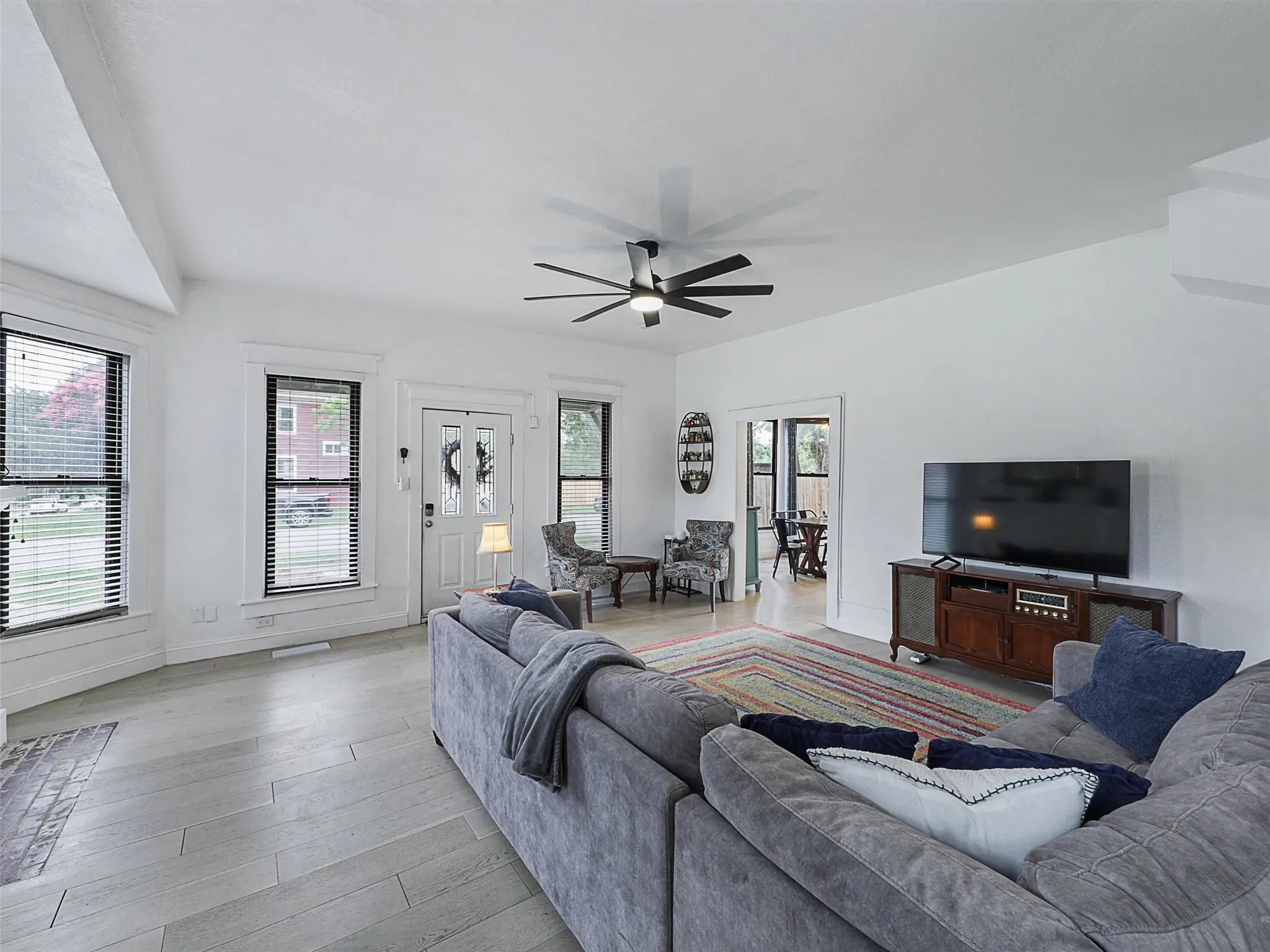 Single Family Residence For Rent in Grayson County , 1200 W Walker Street, Denison, Texas 75020, 3 Bedroom, 2 Bathroom, Garage spaces, 1,816 Sqft, built in 1926, mls#21336122, Real Estate Agent in Denison, Homes For Rent in Grayson county, Homes For Rent in Denison, Realtor in Denison Texas, Real Estate Brokerage Independent Realty Texas, Luminita Cordes Realtor