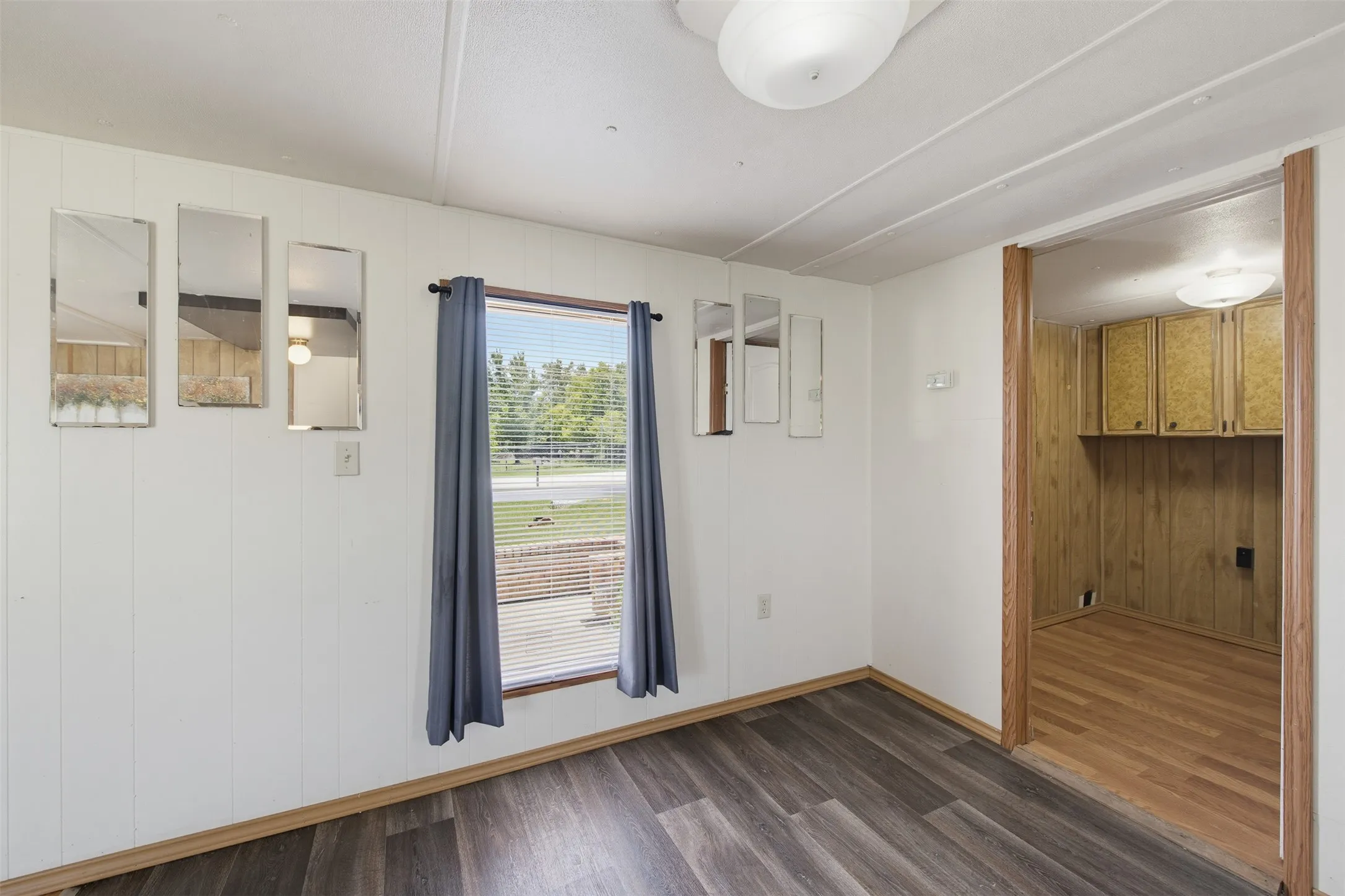 Manufactured Home For Sale in Johnson County , 7305 Walden Drive, Joshua, Texas 76058, 3 Bedroom, 2 Bathroom, Garage spaces, 1,064 Sqft, built in 1983, mls#21337532, Real Estate Agent in Joshua, Homes For Sale in Johnson county, Homes For Sale in Joshua, Realtor in Joshua Texas, Real Estate Brokerage Independent Realty Texas, Luminita Cordes Realtor