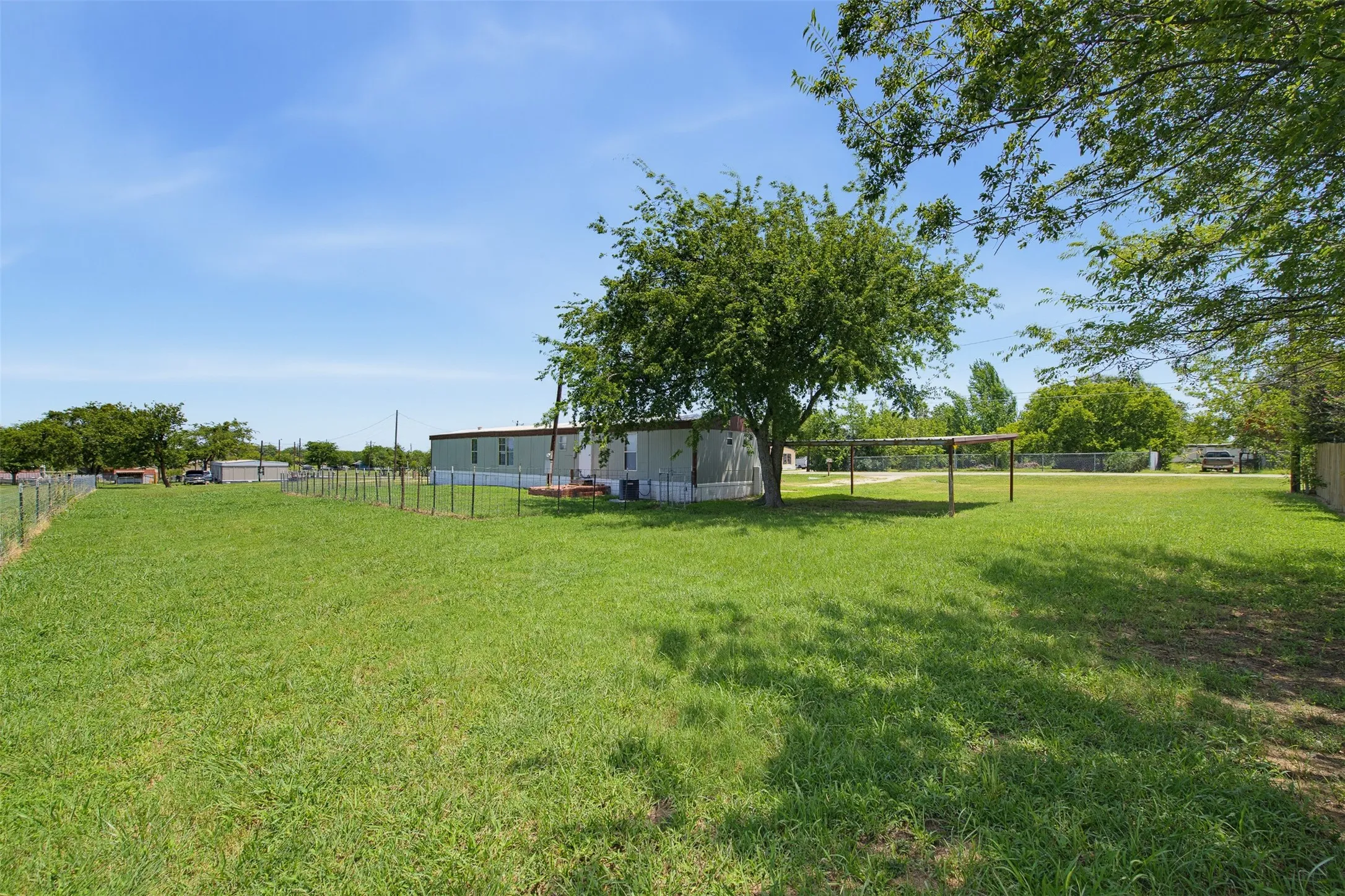 Manufactured Home For Sale in Johnson County , 7305 Walden Drive, Joshua, Texas 76058, 3 Bedroom, 2 Bathroom, Garage spaces, 1,064 Sqft, built in 1983, mls#21337532, Real Estate Agent in Joshua, Homes For Sale in Johnson county, Homes For Sale in Joshua, Realtor in Joshua Texas, Real Estate Brokerage Independent Realty Texas, Luminita Cordes Realtor
