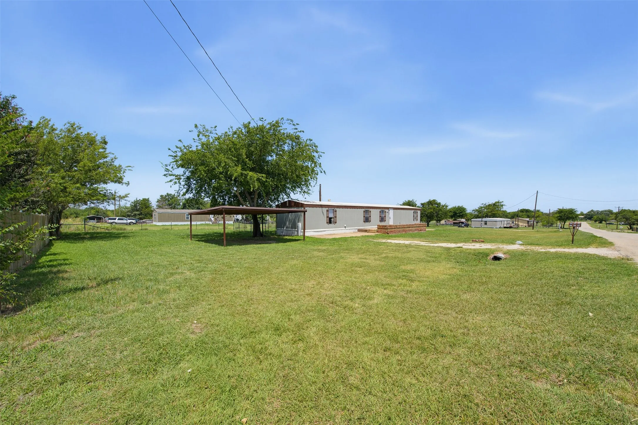 Manufactured Home For Sale in Johnson County , 7305 Walden Drive, Joshua, Texas 76058, 3 Bedroom, 2 Bathroom, Garage spaces, 1,064 Sqft, built in 1983, mls#21337532, Real Estate Agent in Joshua, Homes For Sale in Johnson county, Homes For Sale in Joshua, Realtor in Joshua Texas, Real Estate Brokerage Independent Realty Texas, Luminita Cordes Realtor
