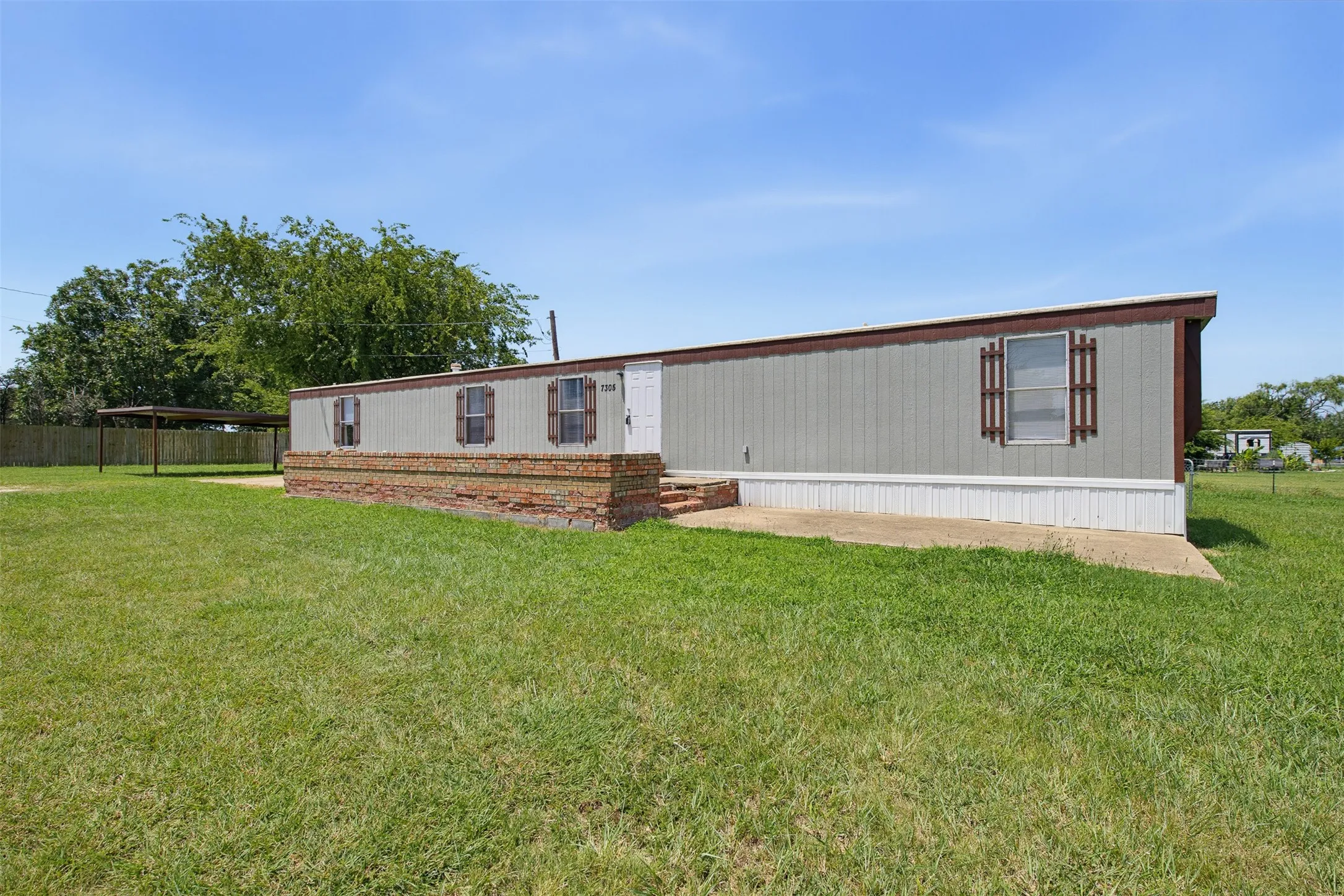 Manufactured Home For Sale in Johnson County , 7305 Walden Drive, Joshua, Texas 76058, 3 Bedroom, 2 Bathroom, Garage spaces, 1,064 Sqft, built in 1983, mls#21337532, Real Estate Agent in Joshua, Homes For Sale in Johnson county, Homes For Sale in Joshua, Realtor in Joshua Texas, Real Estate Brokerage Independent Realty Texas, Luminita Cordes Realtor