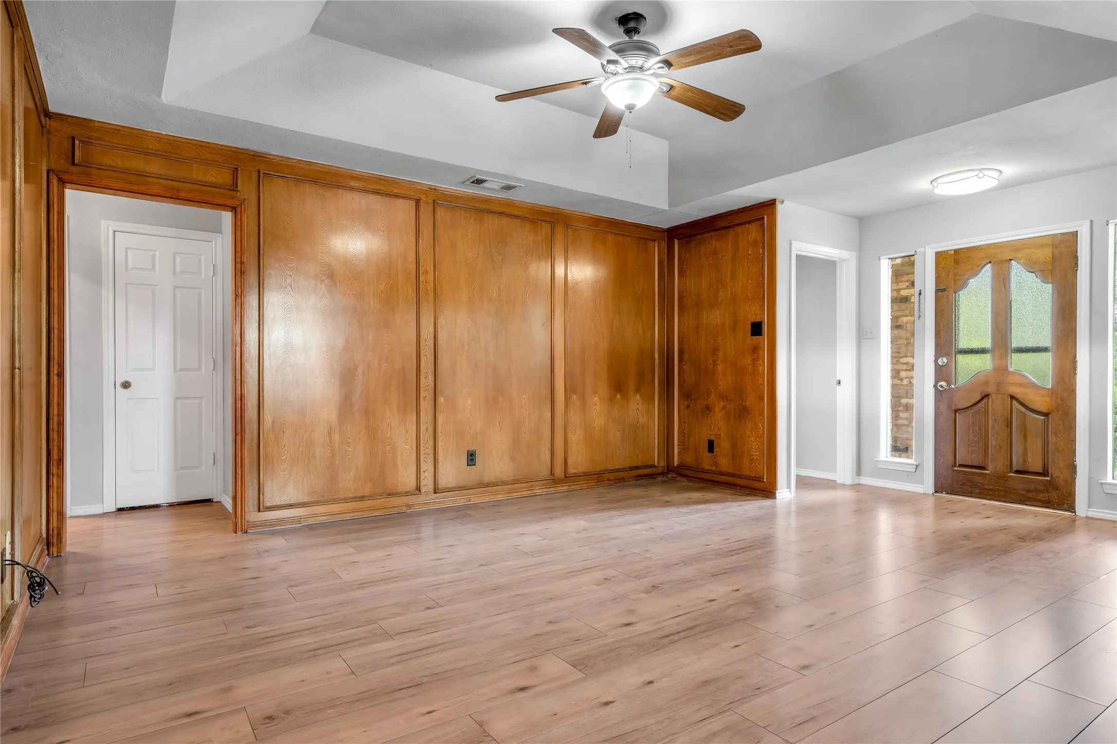 Single Family Residence For Rent in Tarrant County , 2200 Reading Road, Arlington, Texas 76011, 3 Bedroom, 2 Bathroom, 2 Garage spaces, 1,386 Sqft, built in 1983, mls#21316293, Real Estate Agent in Arlington, Homes For Rent in Tarrant county, Homes For Rent in Arlington, Realtor in Arlington Texas, Real Estate Brokerage Independent Realty Texas, Luminita Cordes Realtor