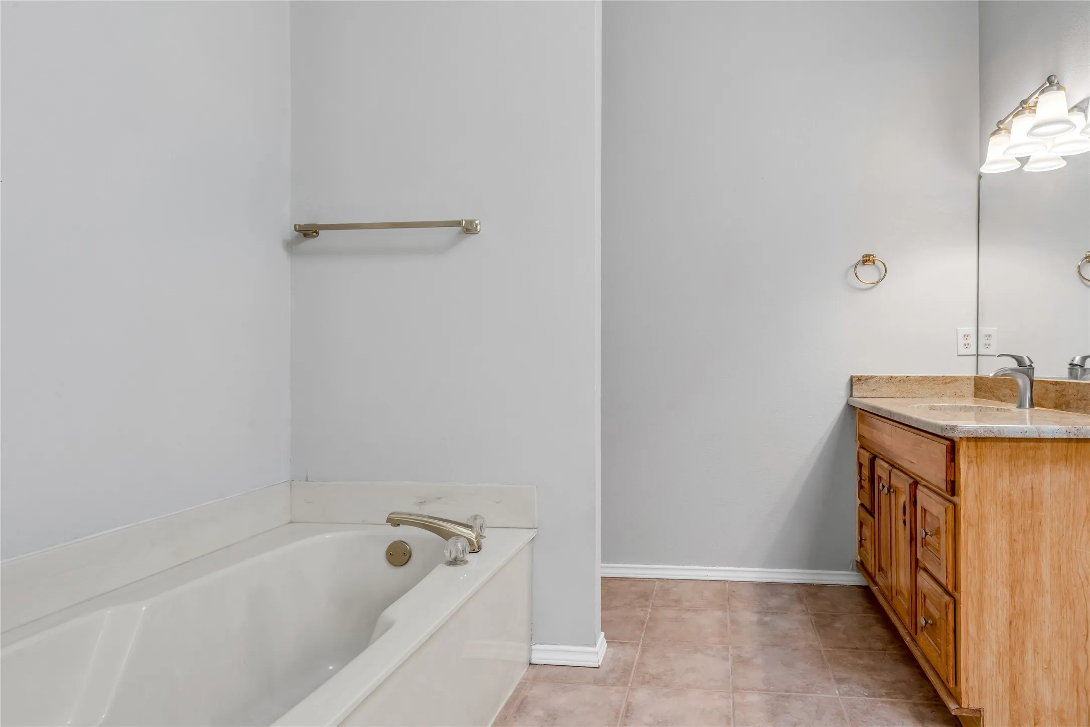 Single Family Residence For Rent in Tarrant County , 2200 Reading Road, Arlington, Texas 76011, 3 Bedroom, 2 Bathroom, 2 Garage spaces, 1,386 Sqft, built in 1983, mls#21316293, Real Estate Agent in Arlington, Homes For Rent in Tarrant county, Homes For Rent in Arlington, Realtor in Arlington Texas, Real Estate Brokerage Independent Realty Texas, Luminita Cordes Realtor