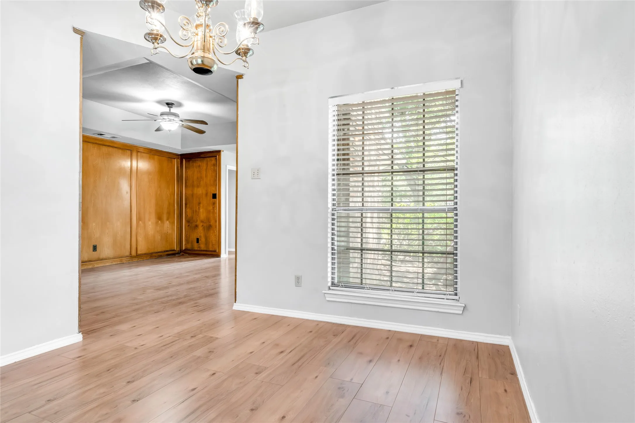 Single Family Residence For Rent in Tarrant County , 2200 Reading Road, Arlington, Texas 76011, 3 Bedroom, 2 Bathroom, 2 Garage spaces, 1,386 Sqft, built in 1983, mls#21316293, Real Estate Agent in Arlington, Homes For Rent in Tarrant county, Homes For Rent in Arlington, Realtor in Arlington Texas, Real Estate Brokerage Independent Realty Texas, Luminita Cordes Realtor