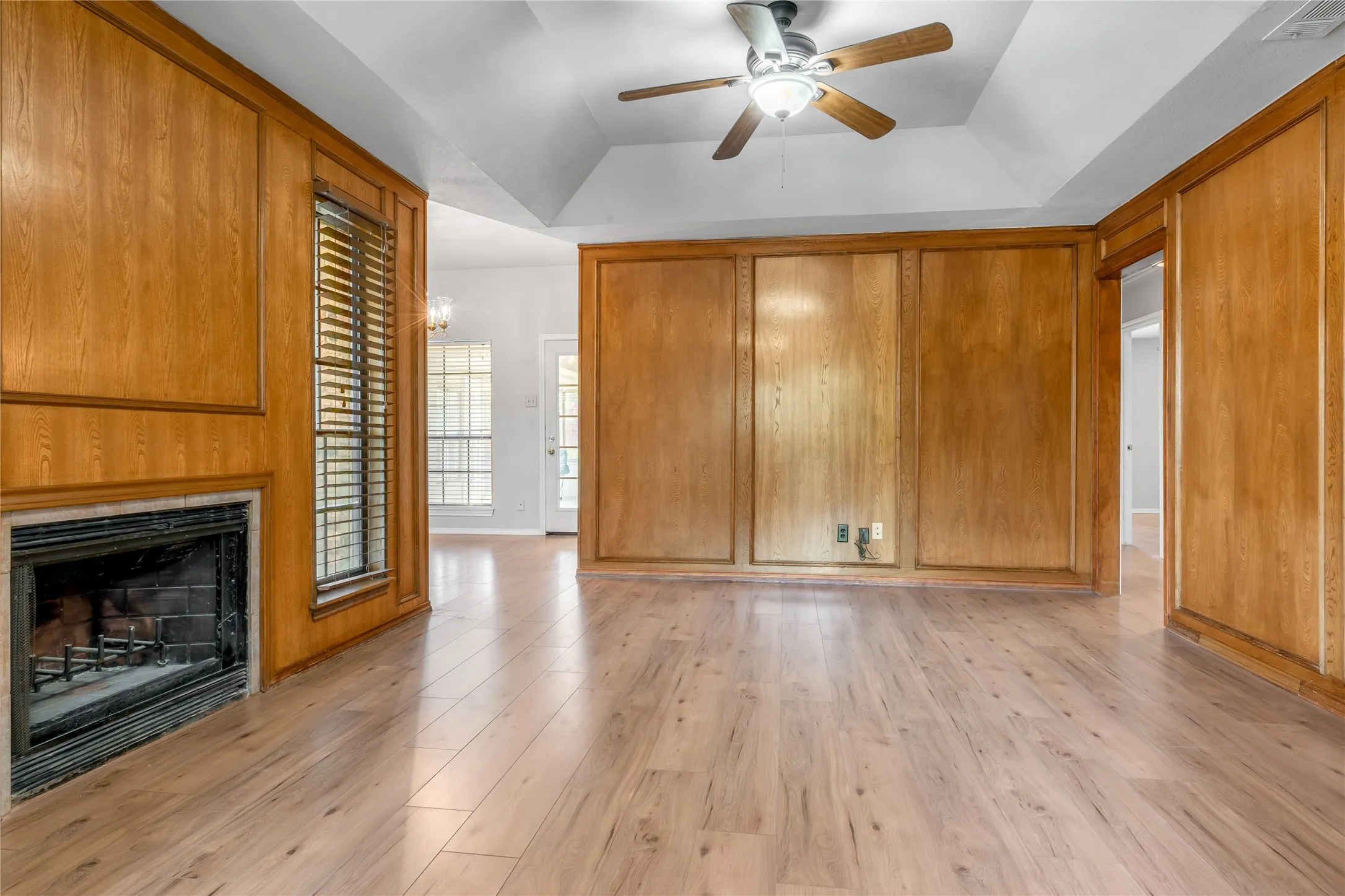 Single Family Residence For Rent in Tarrant County , 2200 Reading Road, Arlington, Texas 76011, 3 Bedroom, 2 Bathroom, 2 Garage spaces, 1,386 Sqft, built in 1983, mls#21316293, Real Estate Agent in Arlington, Homes For Rent in Tarrant county, Homes For Rent in Arlington, Realtor in Arlington Texas, Real Estate Brokerage Independent Realty Texas, Luminita Cordes Realtor