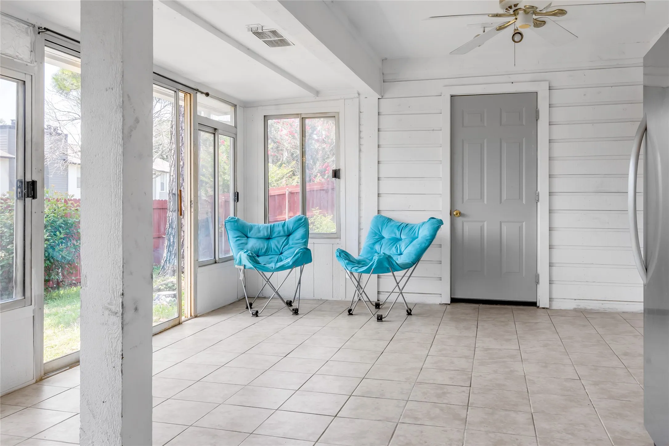Single Family Residence For Rent in Tarrant County , 2200 Reading Road, Arlington, Texas 76011, 3 Bedroom, 2 Bathroom, 2 Garage spaces, 1,386 Sqft, built in 1983, mls#21316293, Real Estate Agent in Arlington, Homes For Rent in Tarrant county, Homes For Rent in Arlington, Realtor in Arlington Texas, Real Estate Brokerage Independent Realty Texas, Luminita Cordes Realtor