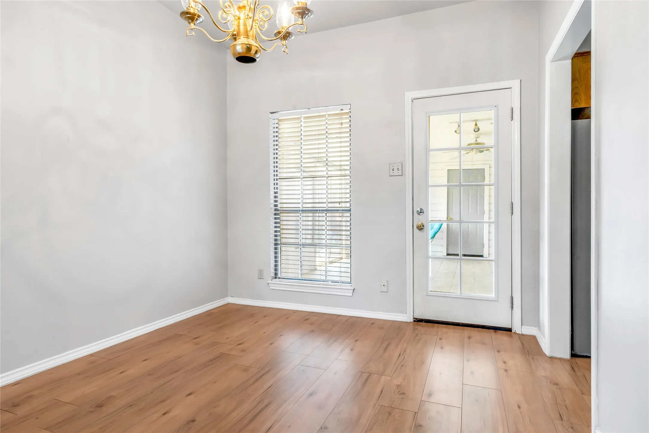 Single Family Residence For Rent in Tarrant County , 2200 Reading Road, Arlington, Texas 76011, 3 Bedroom, 2 Bathroom, 2 Garage spaces, 1,386 Sqft, built in 1983, mls#21316293, Real Estate Agent in Arlington, Homes For Rent in Tarrant county, Homes For Rent in Arlington, Realtor in Arlington Texas, Real Estate Brokerage Independent Realty Texas, Luminita Cordes Realtor