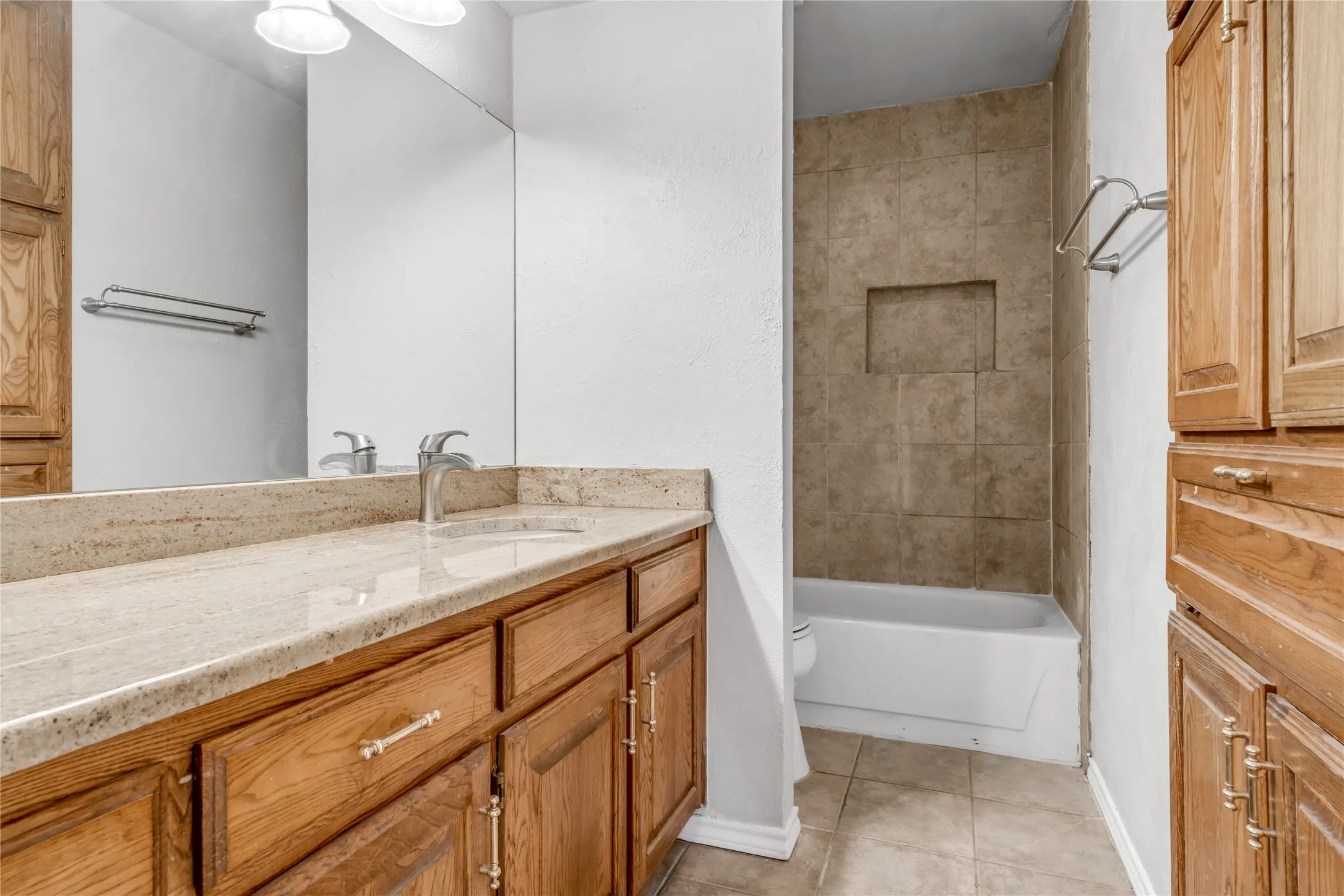 Single Family Residence For Rent in Tarrant County , 2200 Reading Road, Arlington, Texas 76011, 3 Bedroom, 2 Bathroom, 2 Garage spaces, 1,386 Sqft, built in 1983, mls#21316293, Real Estate Agent in Arlington, Homes For Rent in Tarrant county, Homes For Rent in Arlington, Realtor in Arlington Texas, Real Estate Brokerage Independent Realty Texas, Luminita Cordes Realtor