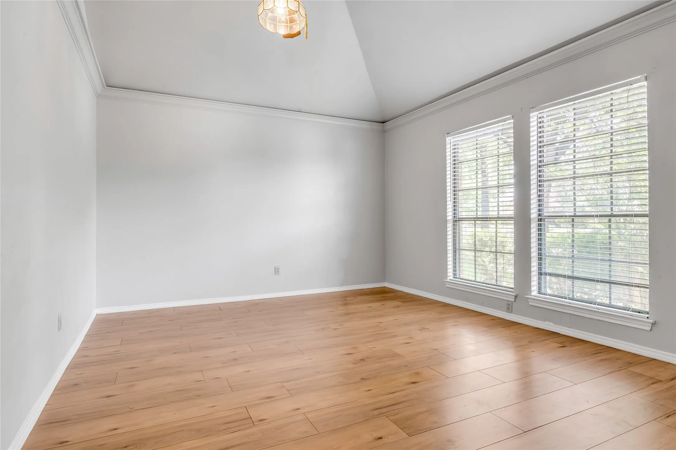 Single Family Residence For Rent in Tarrant County , 2200 Reading Road, Arlington, Texas 76011, 3 Bedroom, 2 Bathroom, 2 Garage spaces, 1,386 Sqft, built in 1983, mls#21316293, Real Estate Agent in Arlington, Homes For Rent in Tarrant county, Homes For Rent in Arlington, Realtor in Arlington Texas, Real Estate Brokerage Independent Realty Texas, Luminita Cordes Realtor