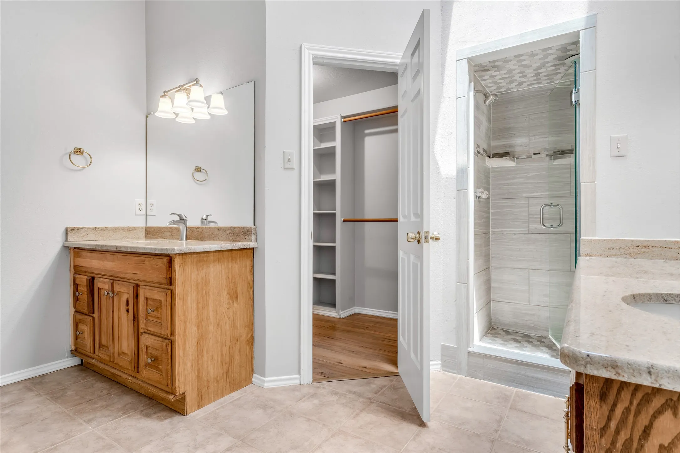 Single Family Residence For Rent in Tarrant County , 2200 Reading Road, Arlington, Texas 76011, 3 Bedroom, 2 Bathroom, 2 Garage spaces, 1,386 Sqft, built in 1983, mls#21316293, Real Estate Agent in Arlington, Homes For Rent in Tarrant county, Homes For Rent in Arlington, Realtor in Arlington Texas, Real Estate Brokerage Independent Realty Texas, Luminita Cordes Realtor