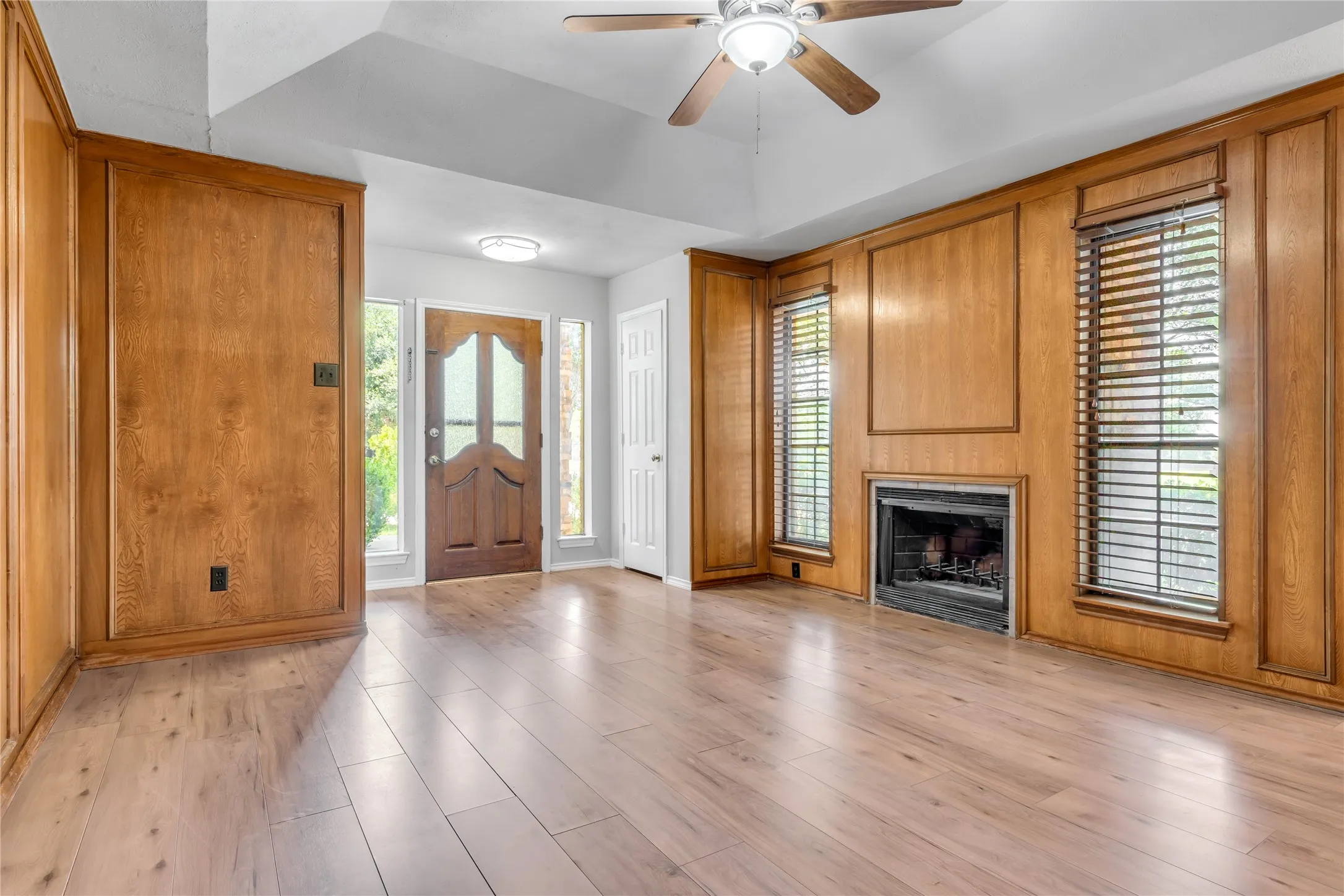 Single Family Residence For Rent in Tarrant County , 2200 Reading Road, Arlington, Texas 76011, 3 Bedroom, 2 Bathroom, 2 Garage spaces, 1,386 Sqft, built in 1983, mls#21316293, Real Estate Agent in Arlington, Homes For Rent in Tarrant county, Homes For Rent in Arlington, Realtor in Arlington Texas, Real Estate Brokerage Independent Realty Texas, Luminita Cordes Realtor