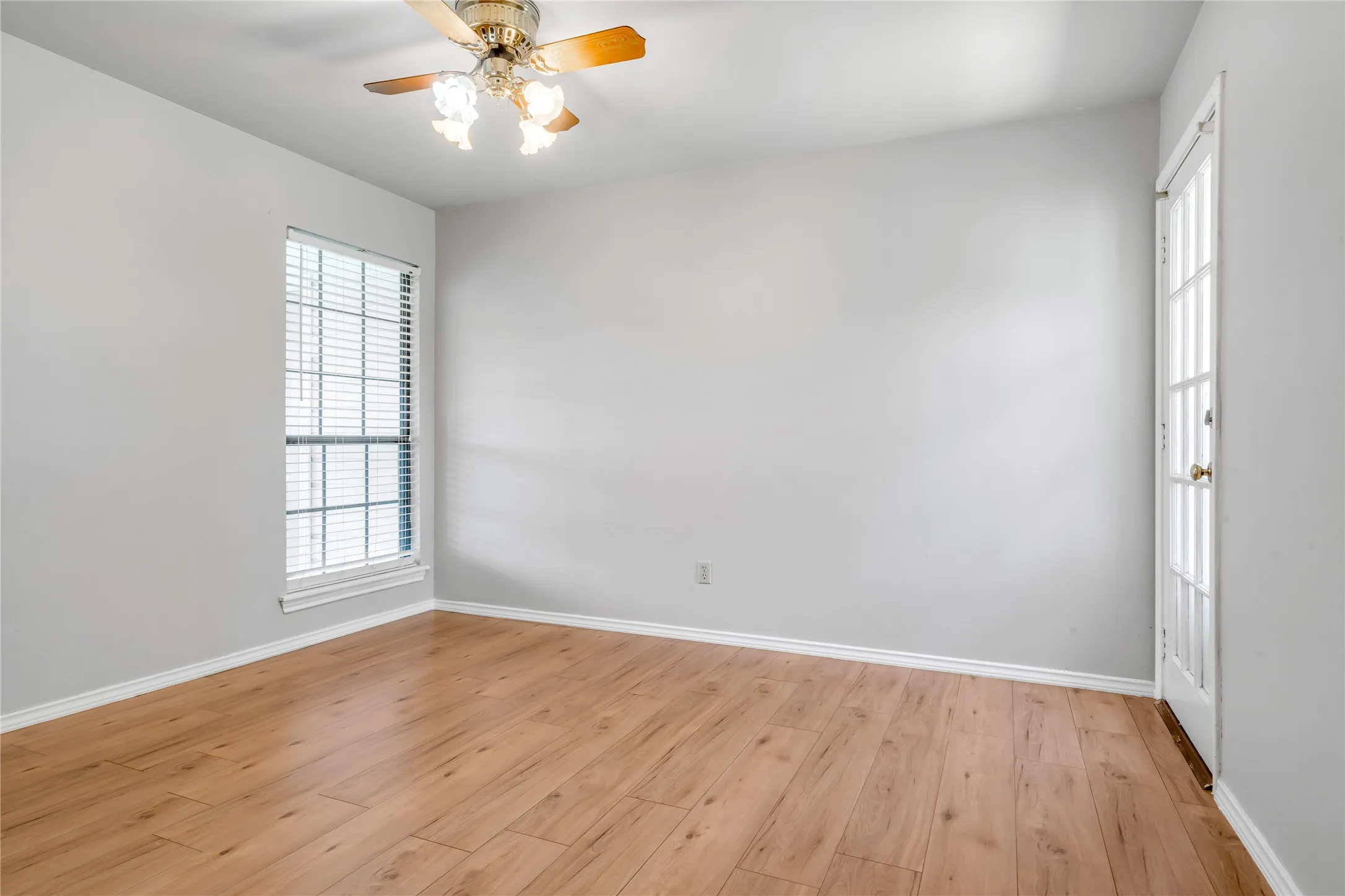 Single Family Residence For Rent in Tarrant County , 2200 Reading Road, Arlington, Texas 76011, 3 Bedroom, 2 Bathroom, 2 Garage spaces, 1,386 Sqft, built in 1983, mls#21316293, Real Estate Agent in Arlington, Homes For Rent in Tarrant county, Homes For Rent in Arlington, Realtor in Arlington Texas, Real Estate Brokerage Independent Realty Texas, Luminita Cordes Realtor