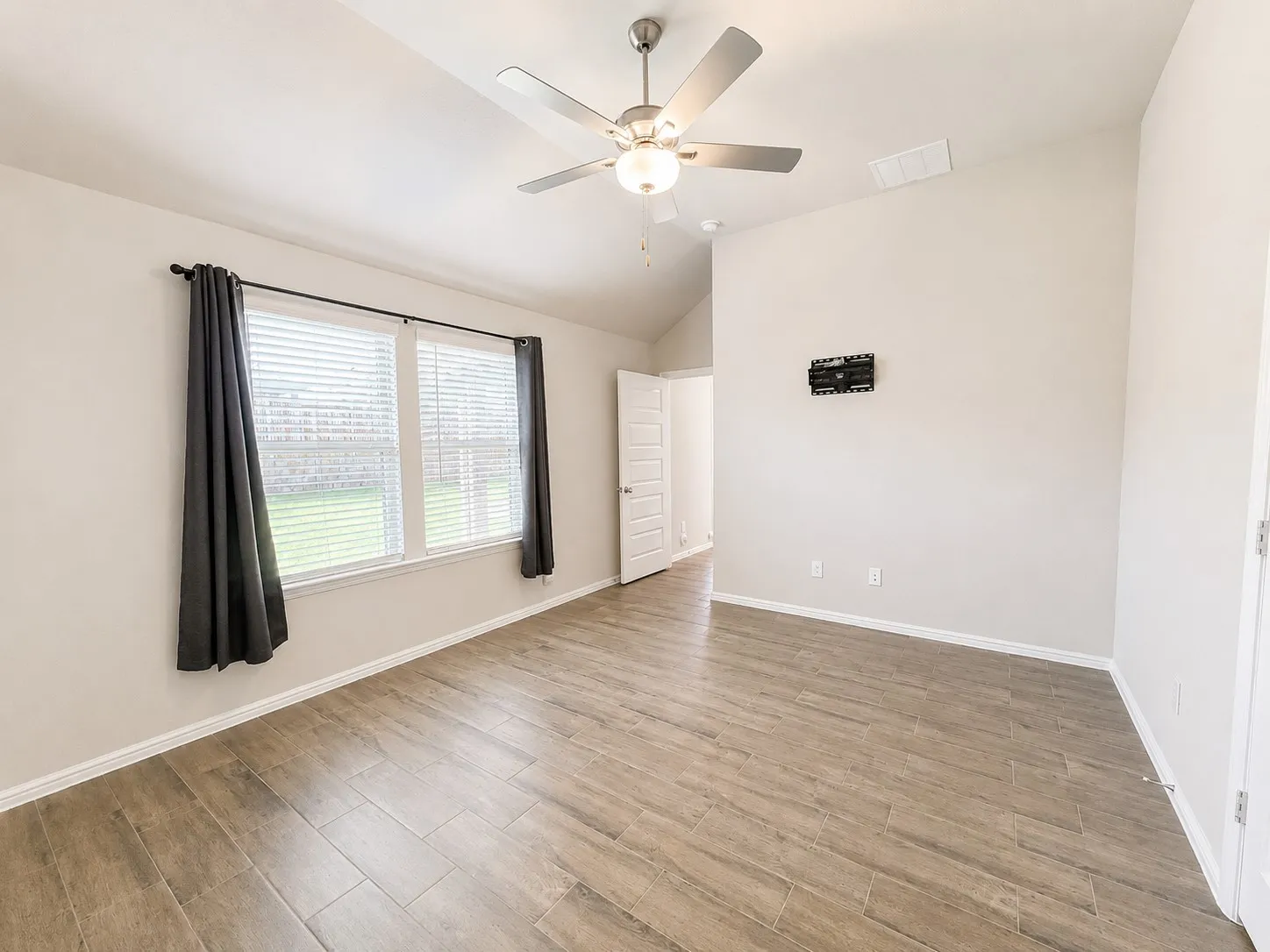 Single Family Residence For Rent in Denton County , 3720 Yarrow Drive, Denton, Texas 76226, 3 Bedroom, 2 Bathroom, 2 Garage spaces, 1,648 Sqft, built in 2025, mls#21337575, Real Estate Agent in Denton, Homes For Rent in Denton county, Homes For Rent in Denton, Realtor in Denton Texas, Real Estate Brokerage Independent Realty Texas, Luminita Cordes Realtor