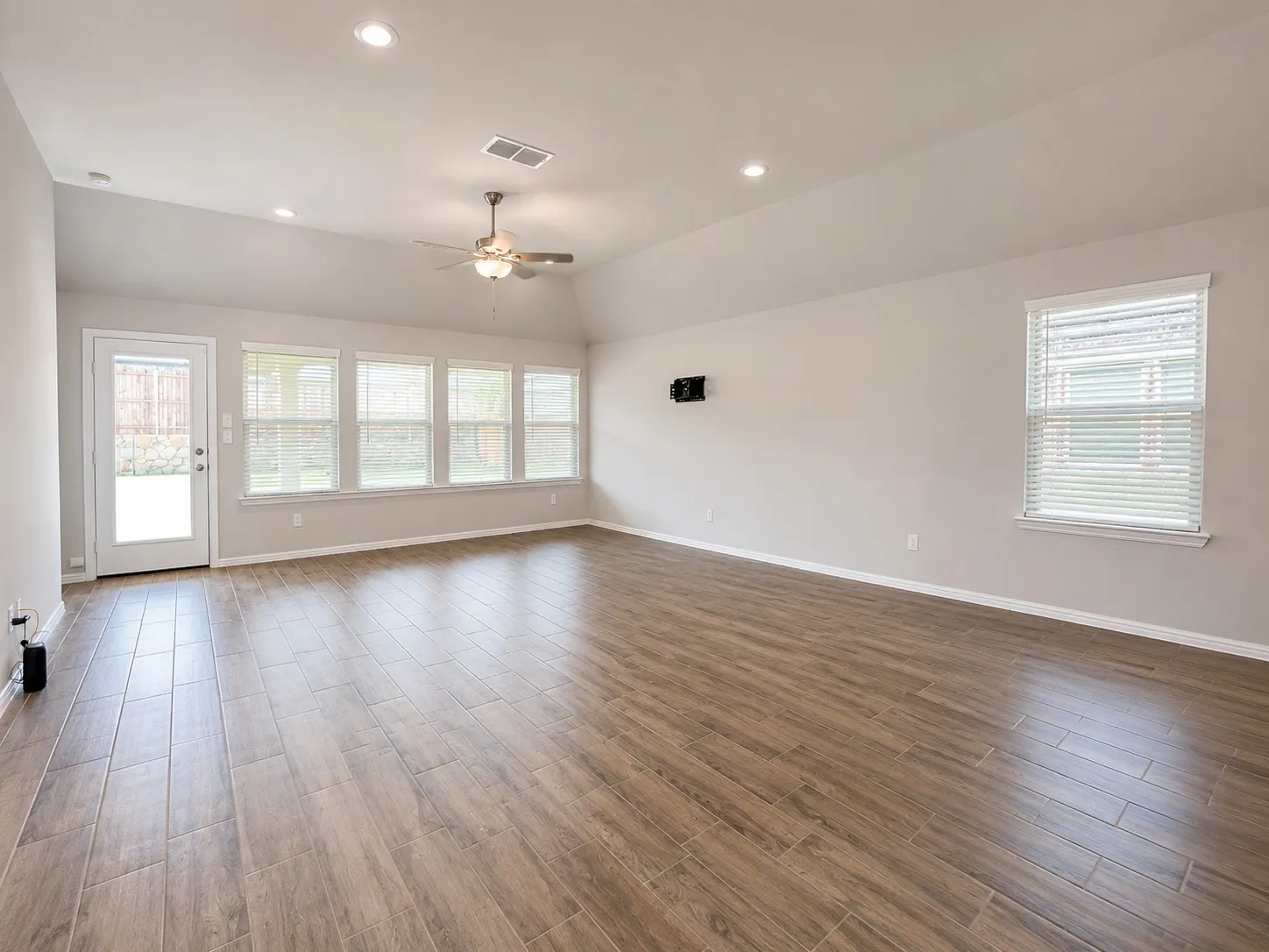Single Family Residence For Rent in Denton County , 3720 Yarrow Drive, Denton, Texas 76226, 3 Bedroom, 2 Bathroom, 2 Garage spaces, 1,648 Sqft, built in 2025, mls#21337575, Real Estate Agent in Denton, Homes For Rent in Denton county, Homes For Rent in Denton, Realtor in Denton Texas, Real Estate Brokerage Independent Realty Texas, Luminita Cordes Realtor