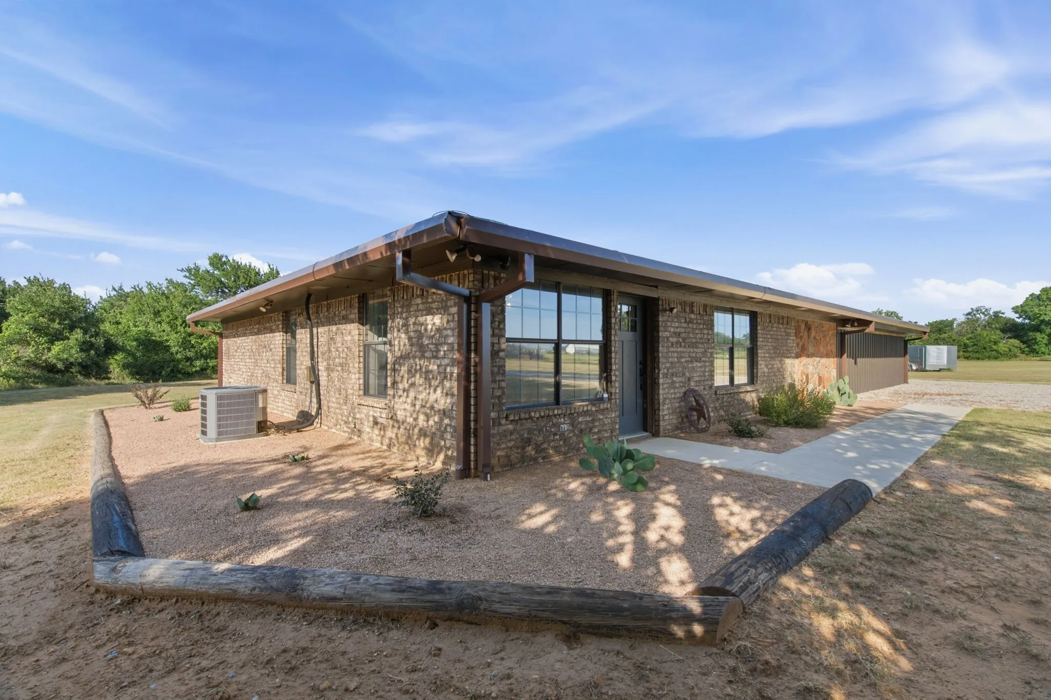 Industrial For Sale in Palo Pinto County , 4711 S Highway 281, Mineral Wells, Texas 76067, 0, 0, Garage spaces, 15,807 Sqft, built in 1992, Price $1,937,000, mls#21306403, Real Estate Agent in Mineral Wells, Homes For Sale in Palo Pinto county, Homes For Sale in Mineral Wells, Realtor in Mineral Wells Texas, Real Estate Brokerage Independent Realty Texas, Luminita Cordes Realtor