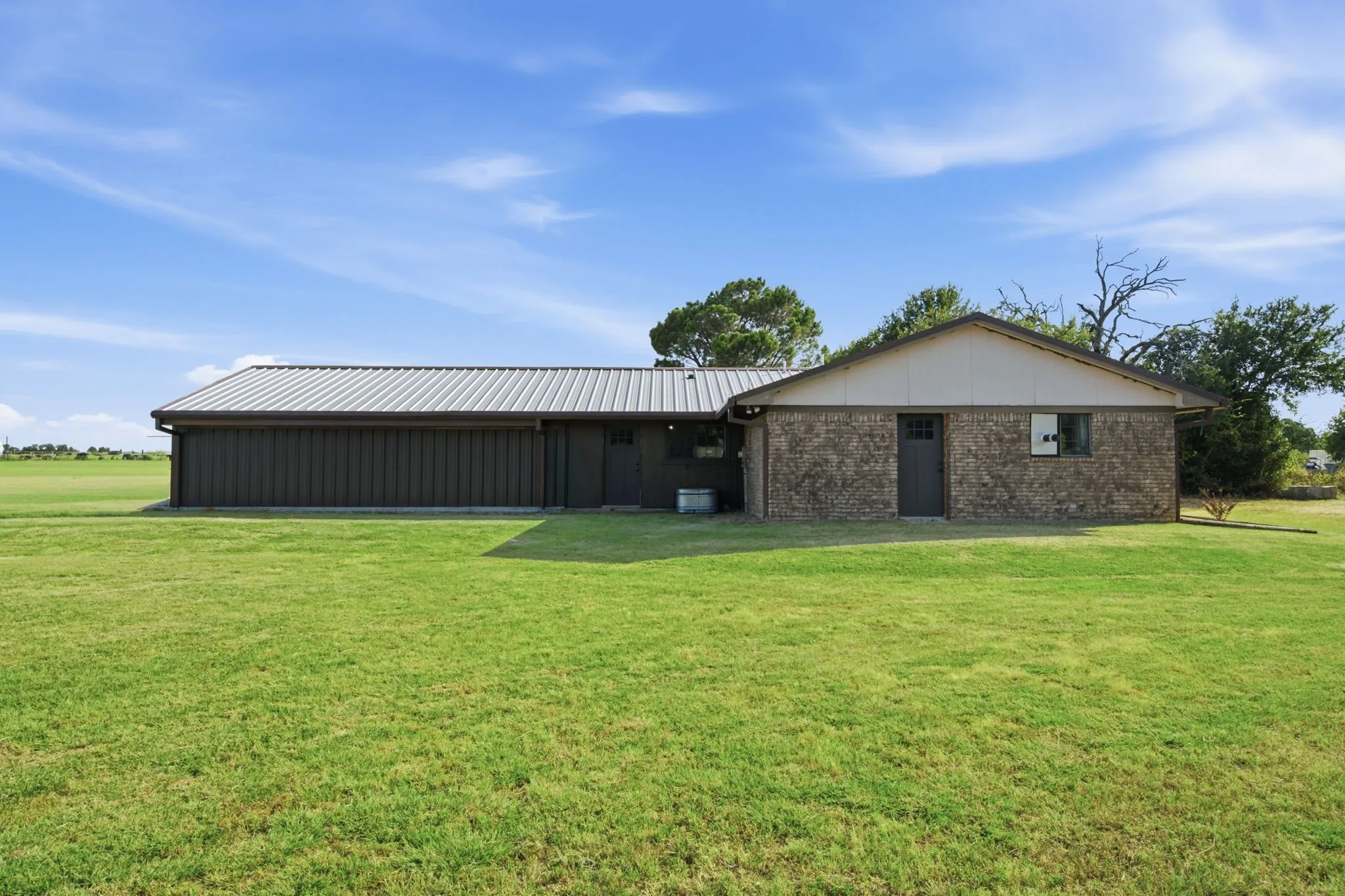 Industrial For Sale in Palo Pinto County , 4711 S Highway 281, Mineral Wells, Texas 76067, 0, 0, Garage spaces, 15,807 Sqft, built in 1992, Price $1,937,000, mls#21306403, Real Estate Agent in Mineral Wells, Homes For Sale in Palo Pinto county, Homes For Sale in Mineral Wells, Realtor in Mineral Wells Texas, Real Estate Brokerage Independent Realty Texas, Luminita Cordes Realtor