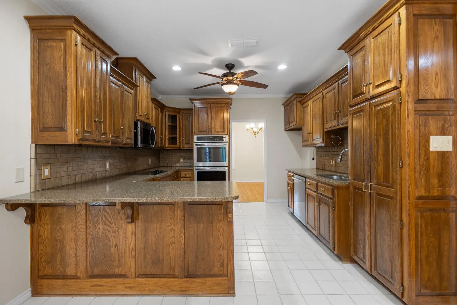 Single Family Residence For Sale in Smith County , 15050 Boaz Lane, Lindale, Texas 75771, 3 Bedroom, 2 Bathroom, 2 Garage spaces, 2,684 Sqft, built in 1998, mls#21337576, Real Estate Agent in Lindale, Homes For Sale in Smith county, Homes For Sale in Lindale, Realtor in Lindale Texas, Real Estate Brokerage Independent Realty Texas, Luminita Cordes Realtor