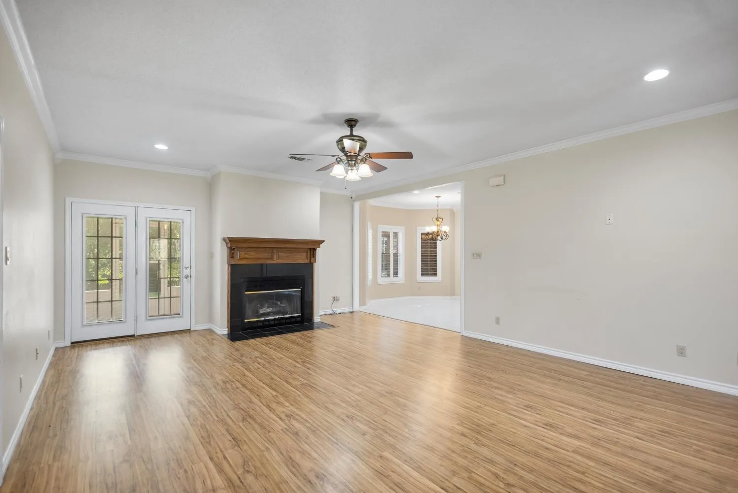 Single Family Residence For Sale in Smith County , 15050 Boaz Lane, Lindale, Texas 75771, 3 Bedroom, 2 Bathroom, 2 Garage spaces, 2,684 Sqft, built in 1998, mls#21337576, Real Estate Agent in Lindale, Homes For Sale in Smith county, Homes For Sale in Lindale, Realtor in Lindale Texas, Real Estate Brokerage Independent Realty Texas, Luminita Cordes Realtor